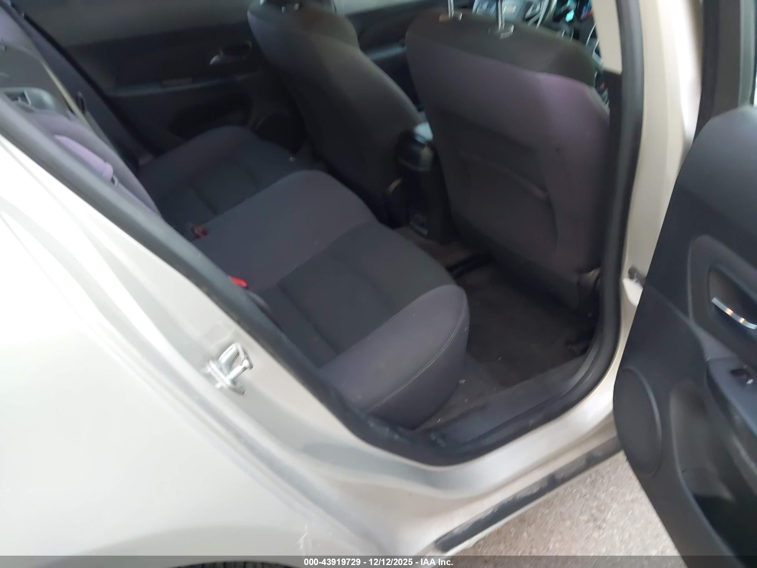 CHEVROLET CRUZE image 8
