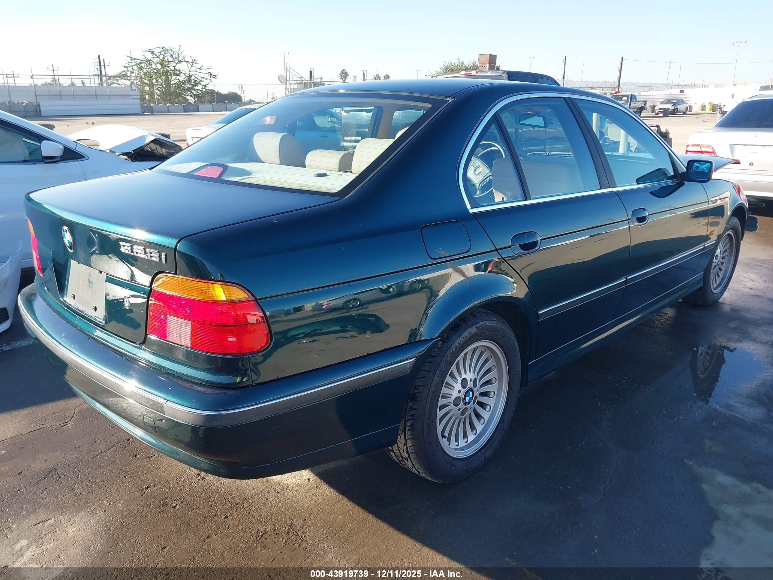 BMW 528I image 4