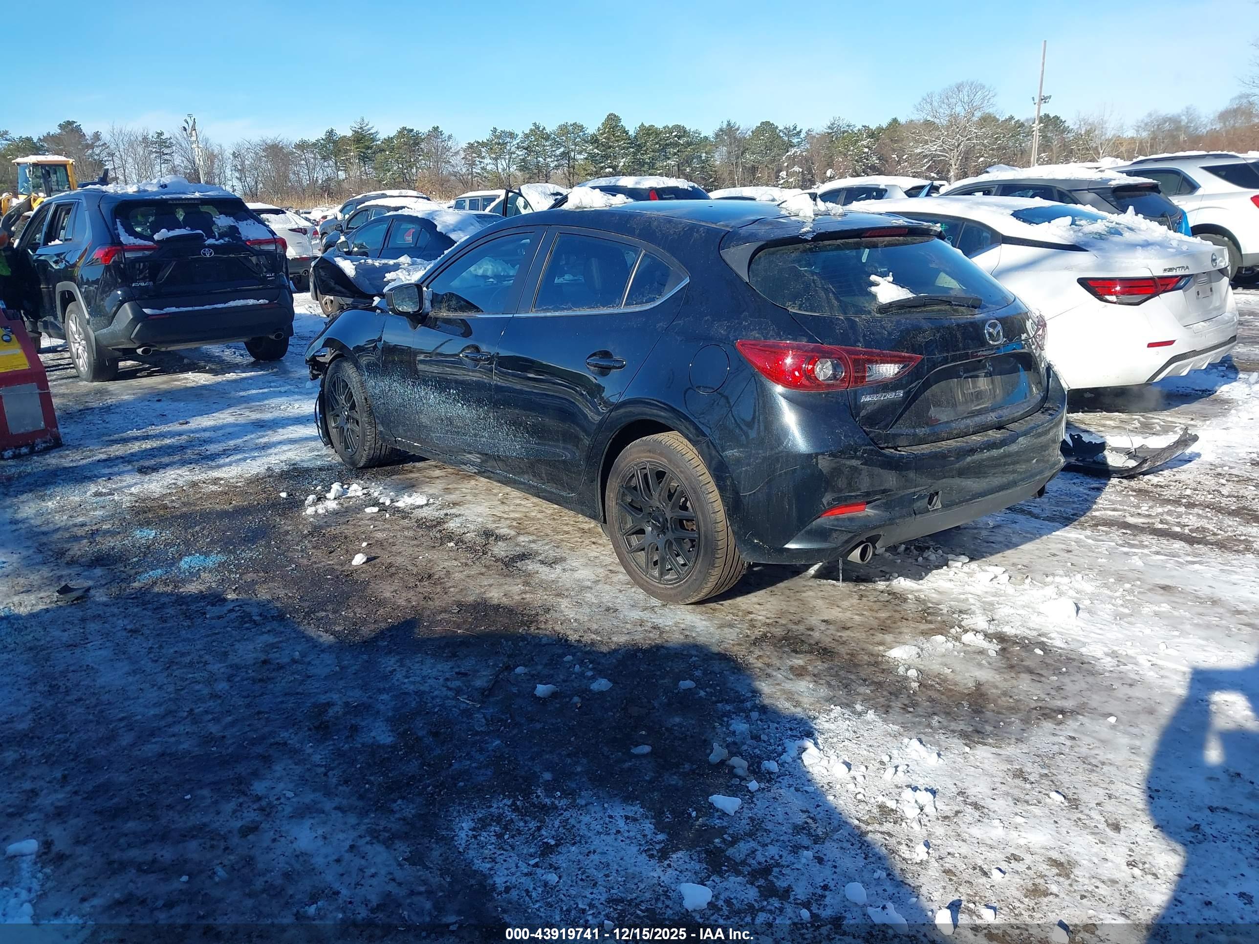 MAZDA MAZDA3 image 3