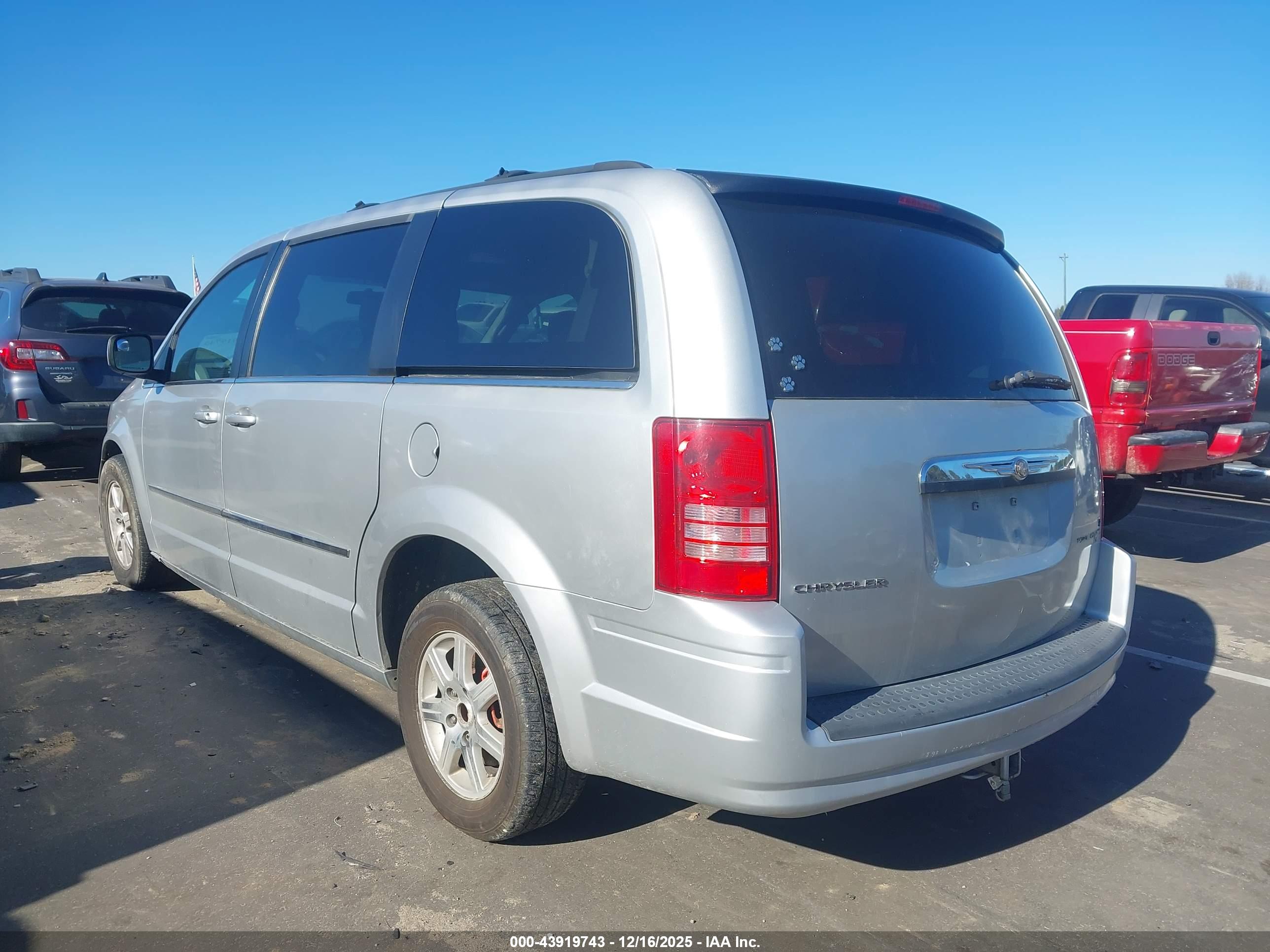 CHRYSLER TOWN image 3