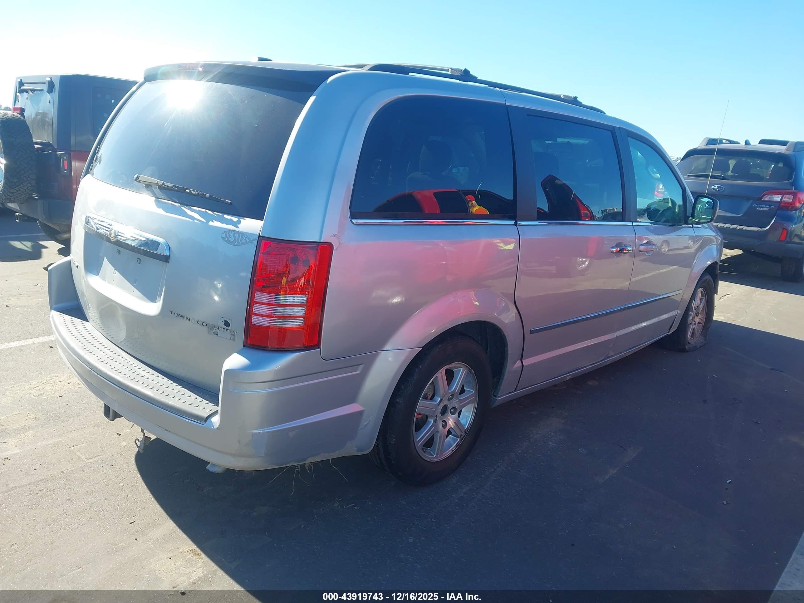 CHRYSLER TOWN image 4