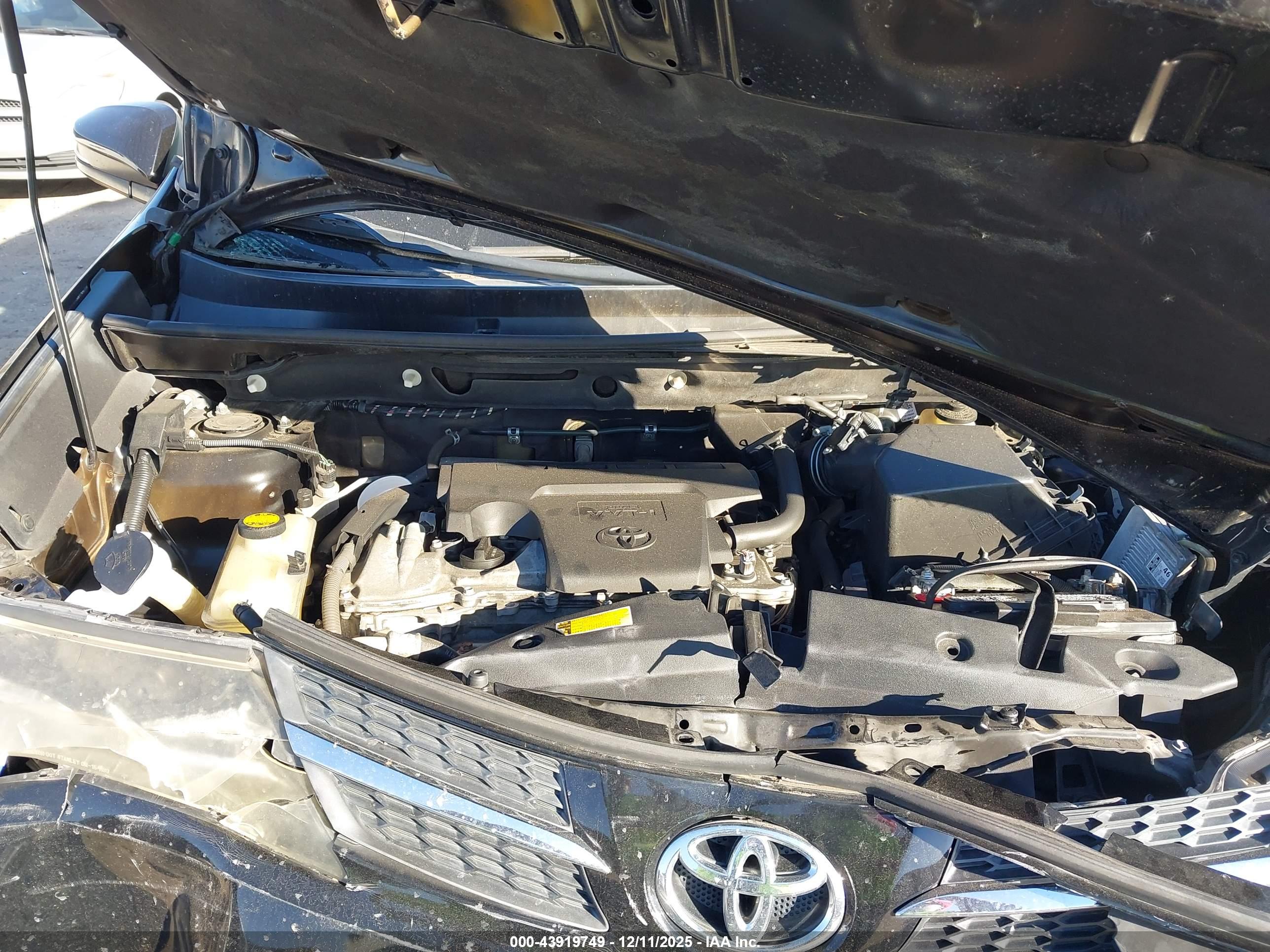TOYOTA RAV4 image 10