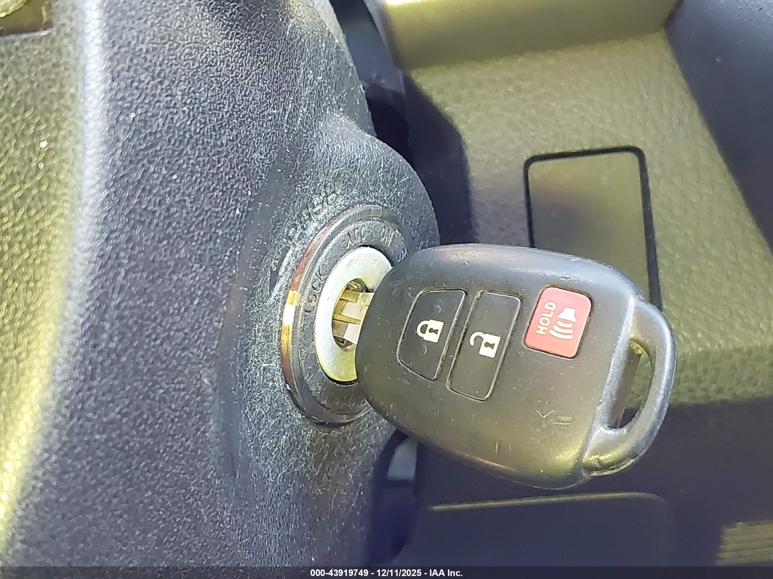 TOYOTA RAV4 image 11