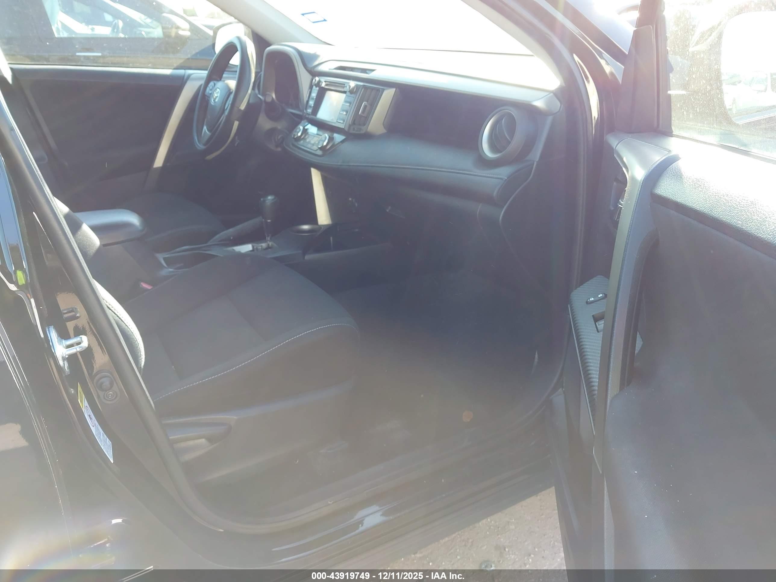 TOYOTA RAV4 image 5