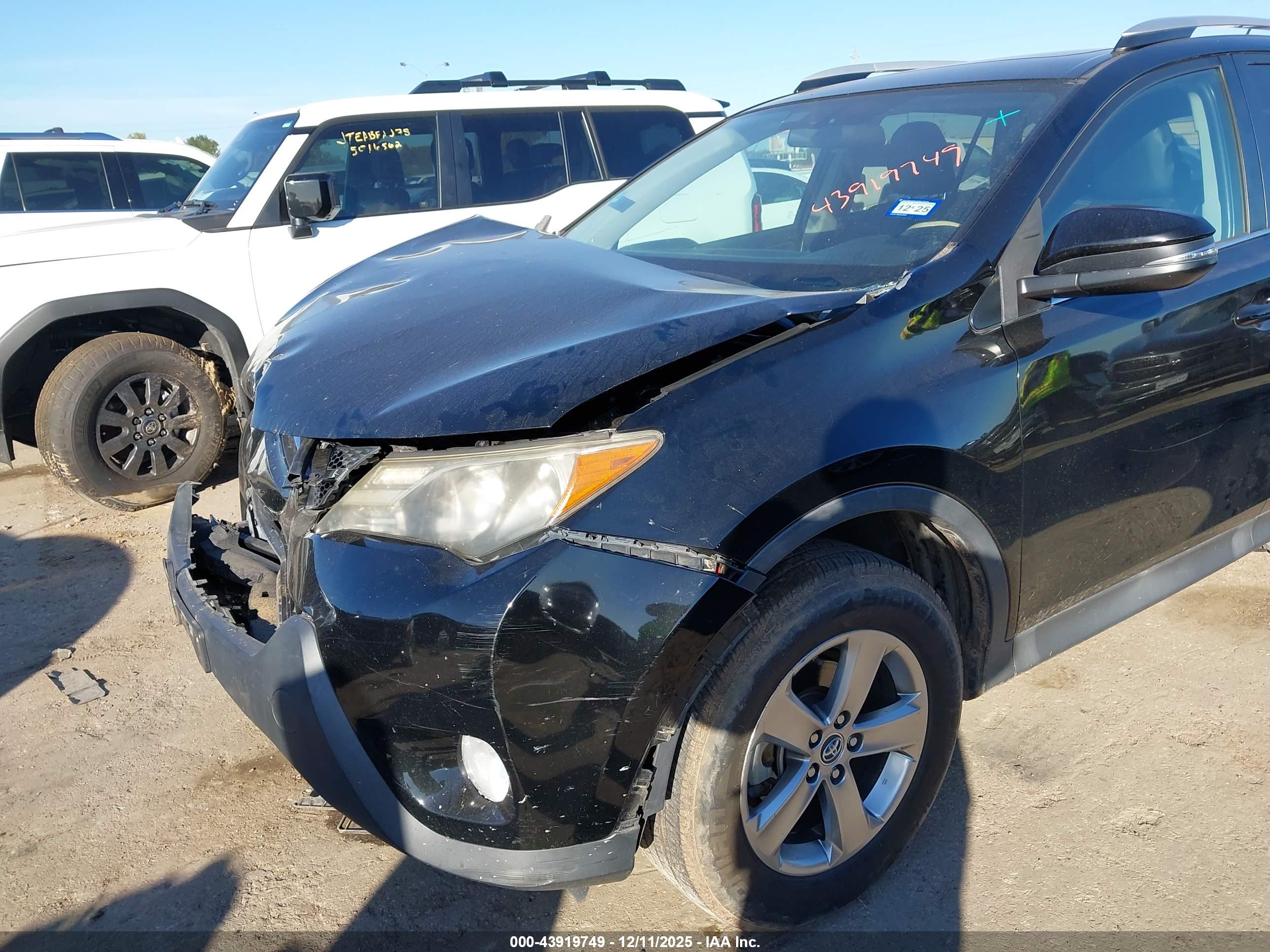 TOYOTA RAV4 image 6