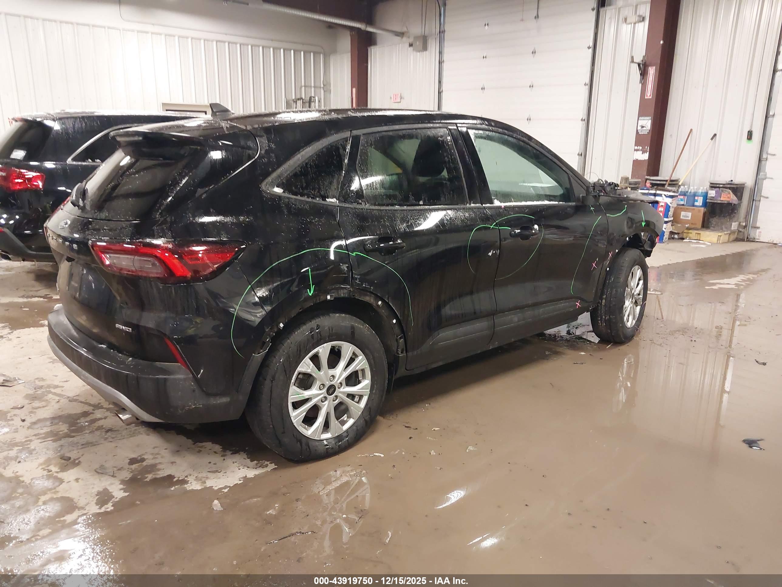 FORD ESCAPE image 4