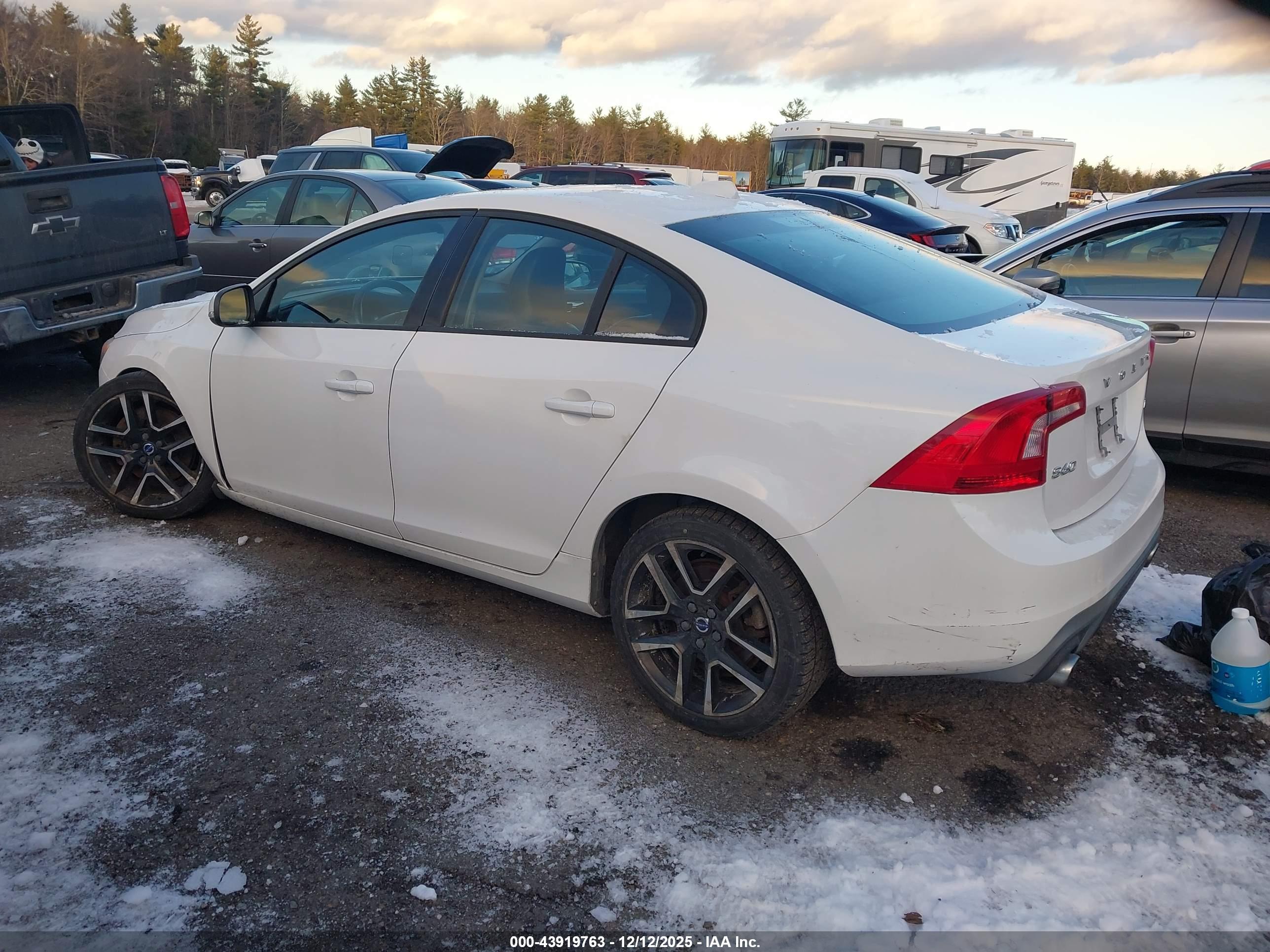 VOLVO S60 image 3