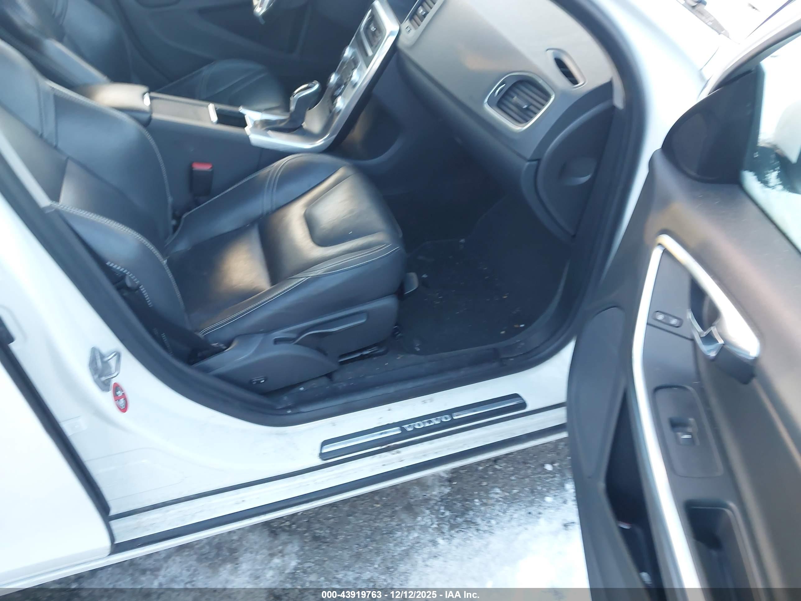 VOLVO S60 image 5