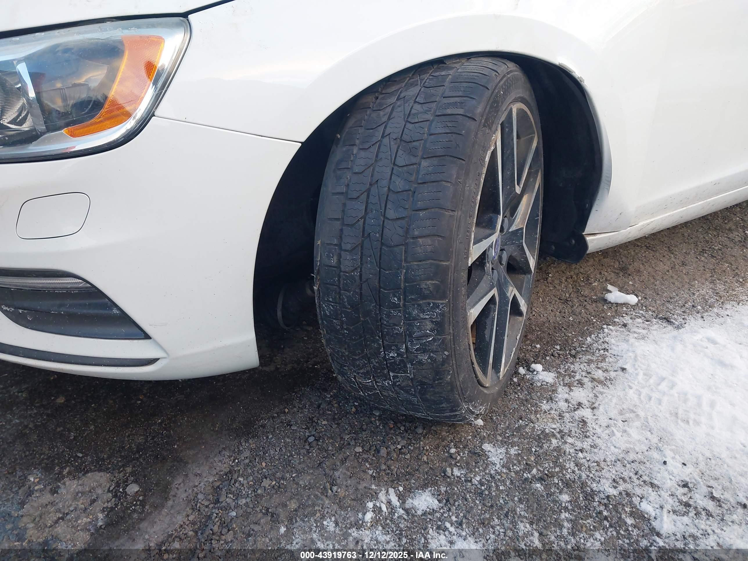 VOLVO S60 image 6