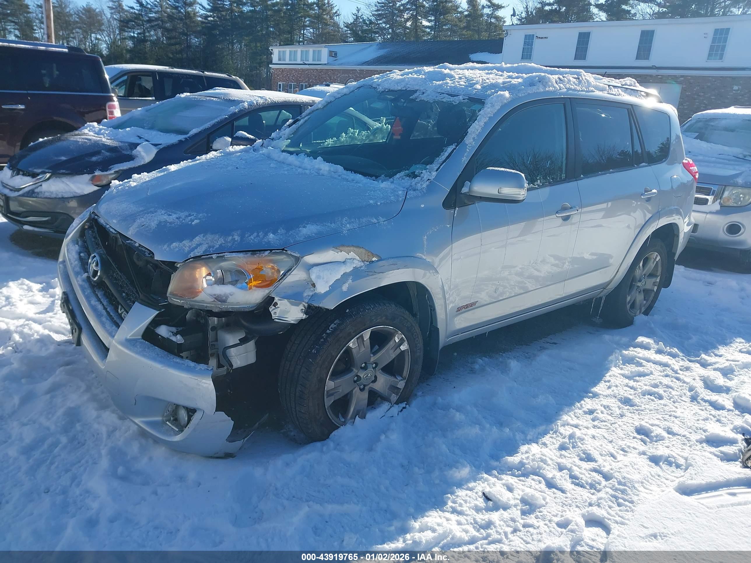 TOYOTA RAV4 image 2