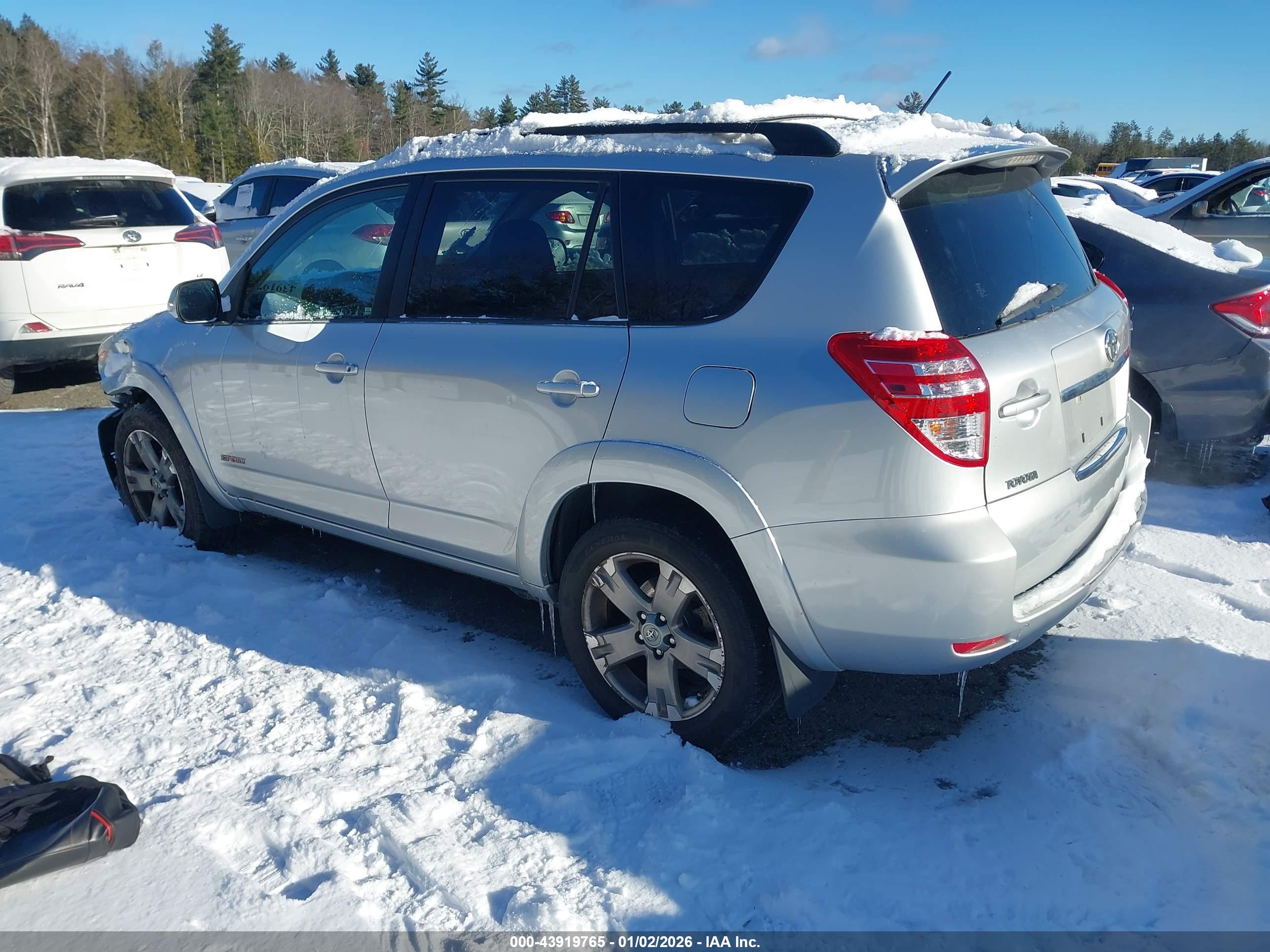 TOYOTA RAV4 image 3