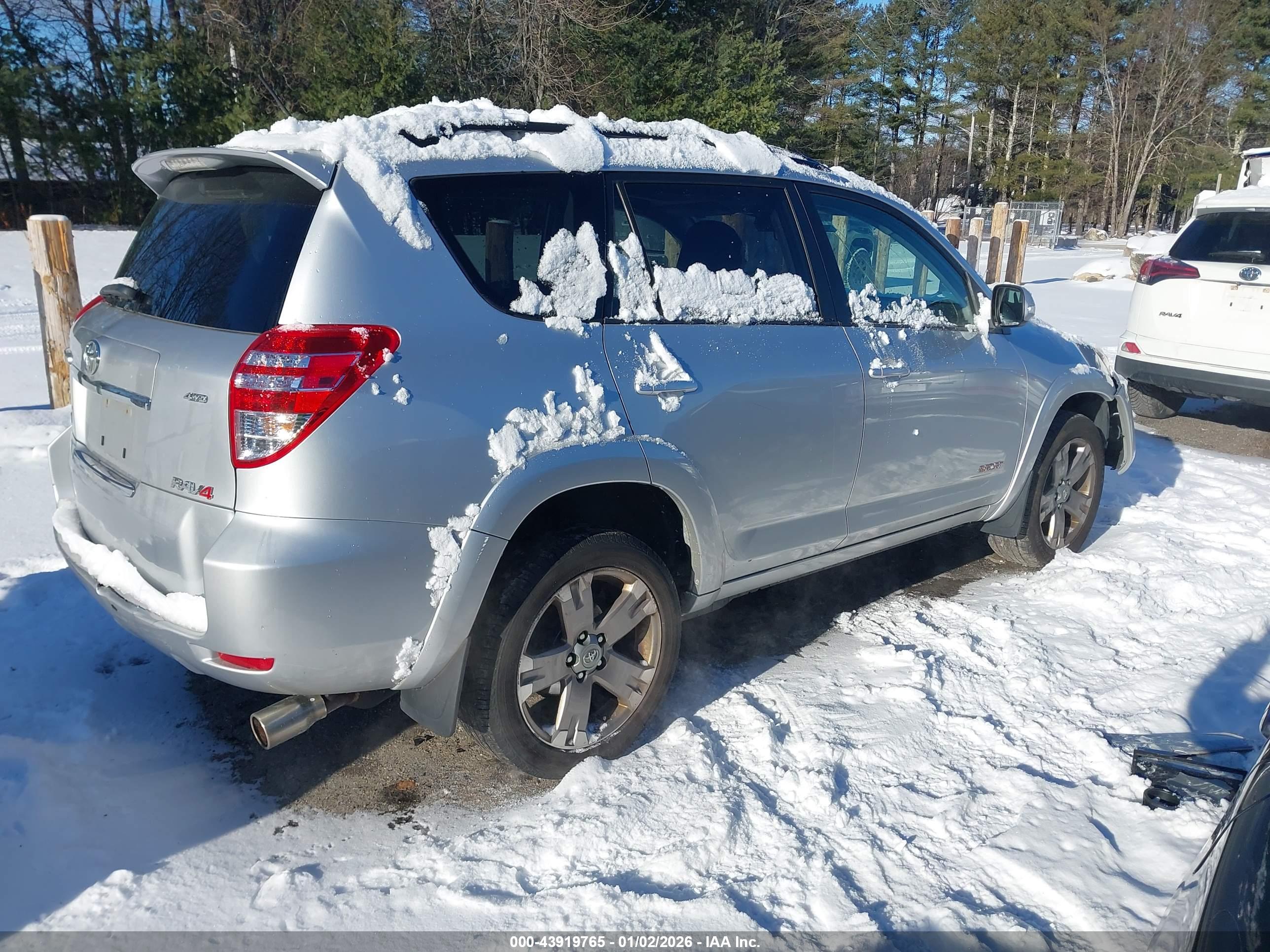 TOYOTA RAV4 image 4