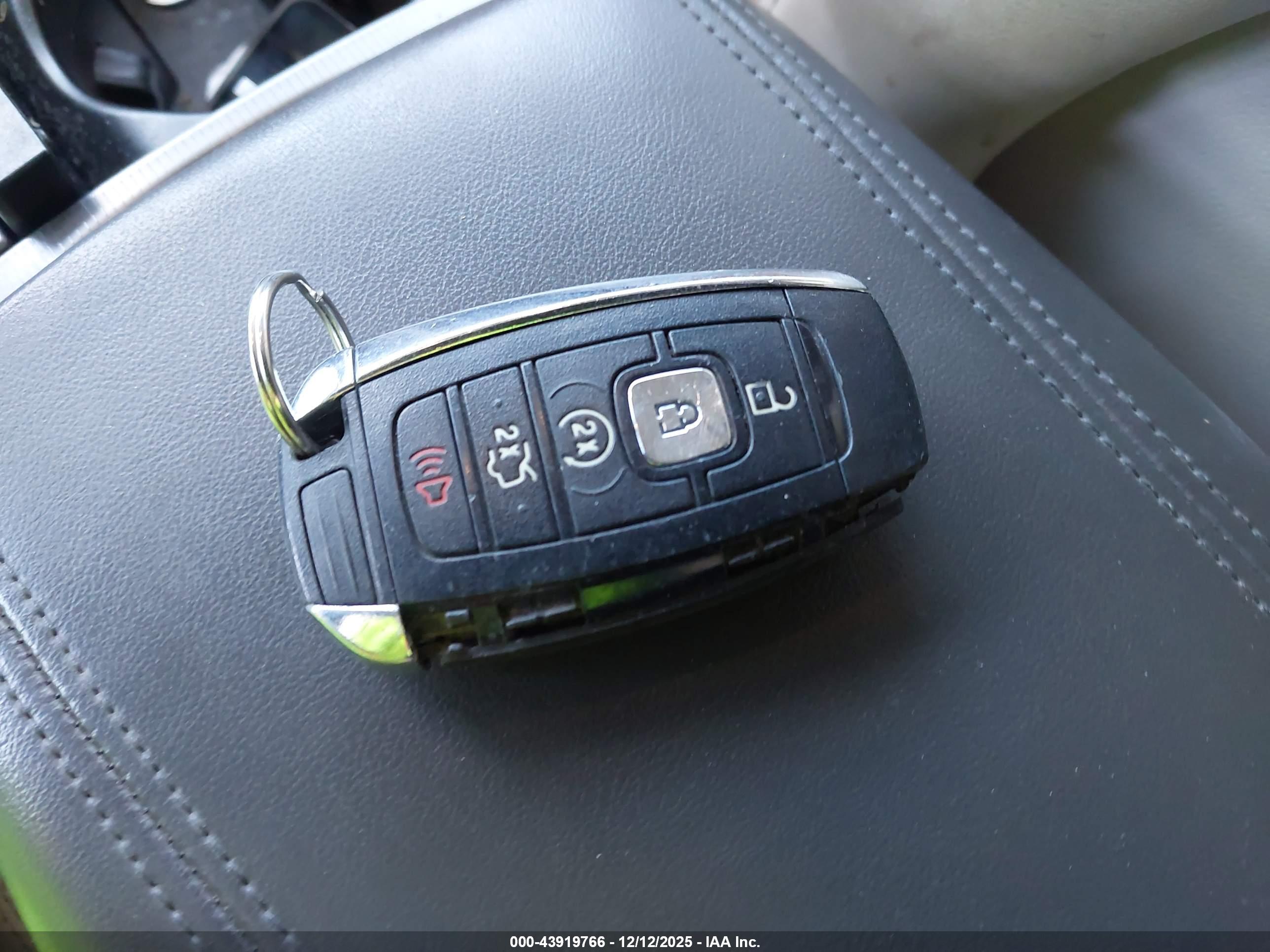 LINCOLN MKZ image 11
