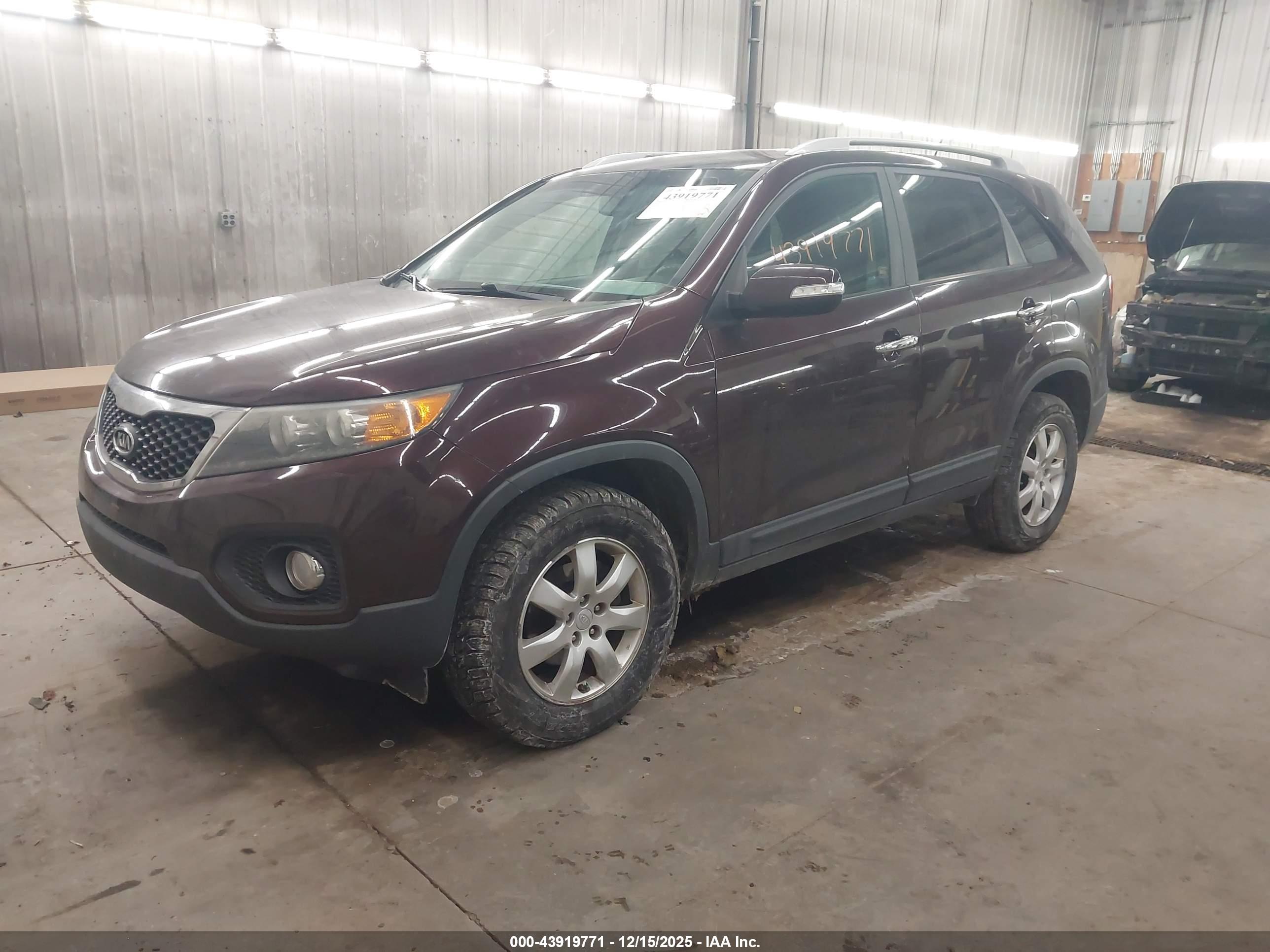 KIA SORENTO image 2
