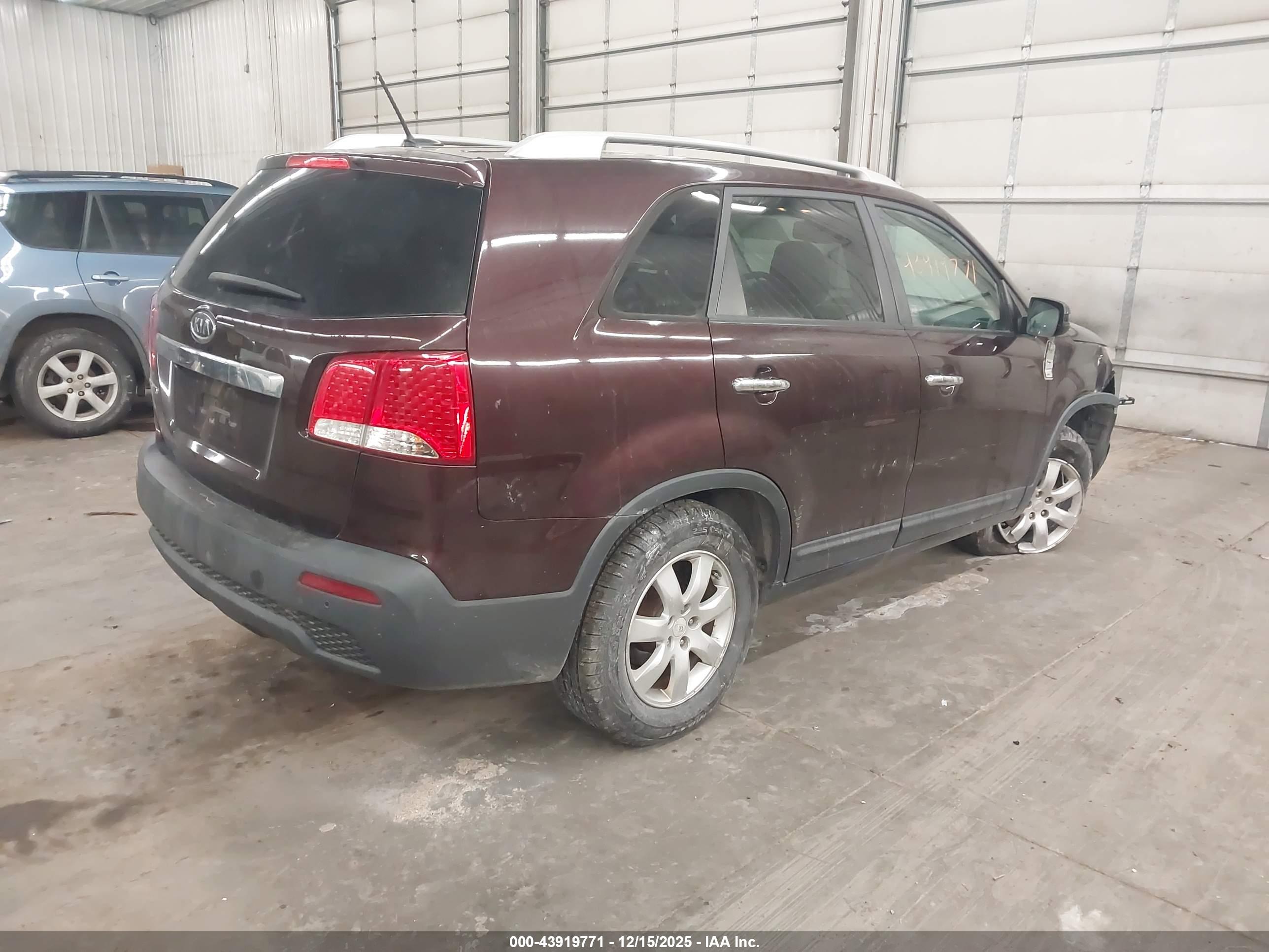 KIA SORENTO image 4