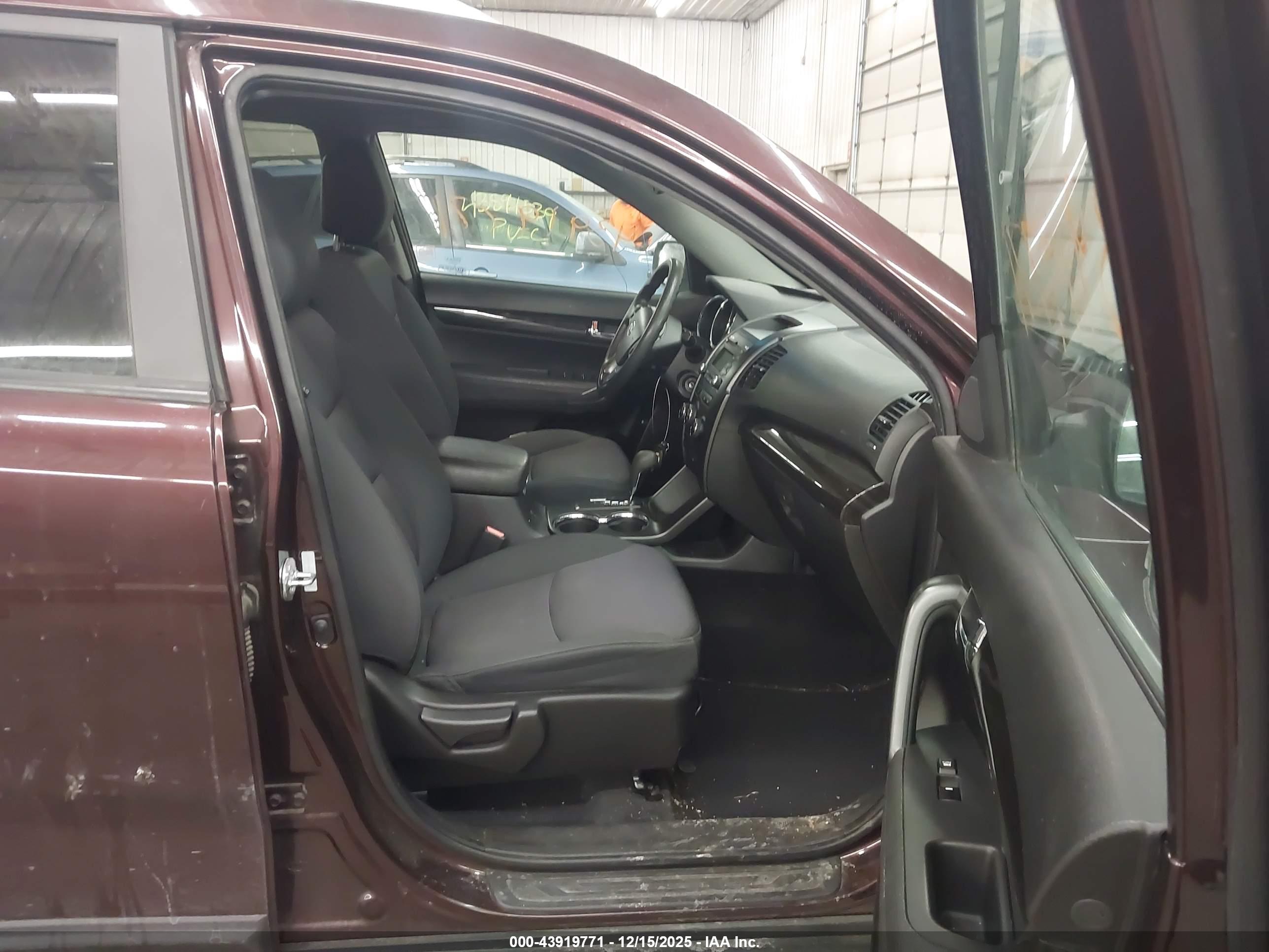 KIA SORENTO image 5