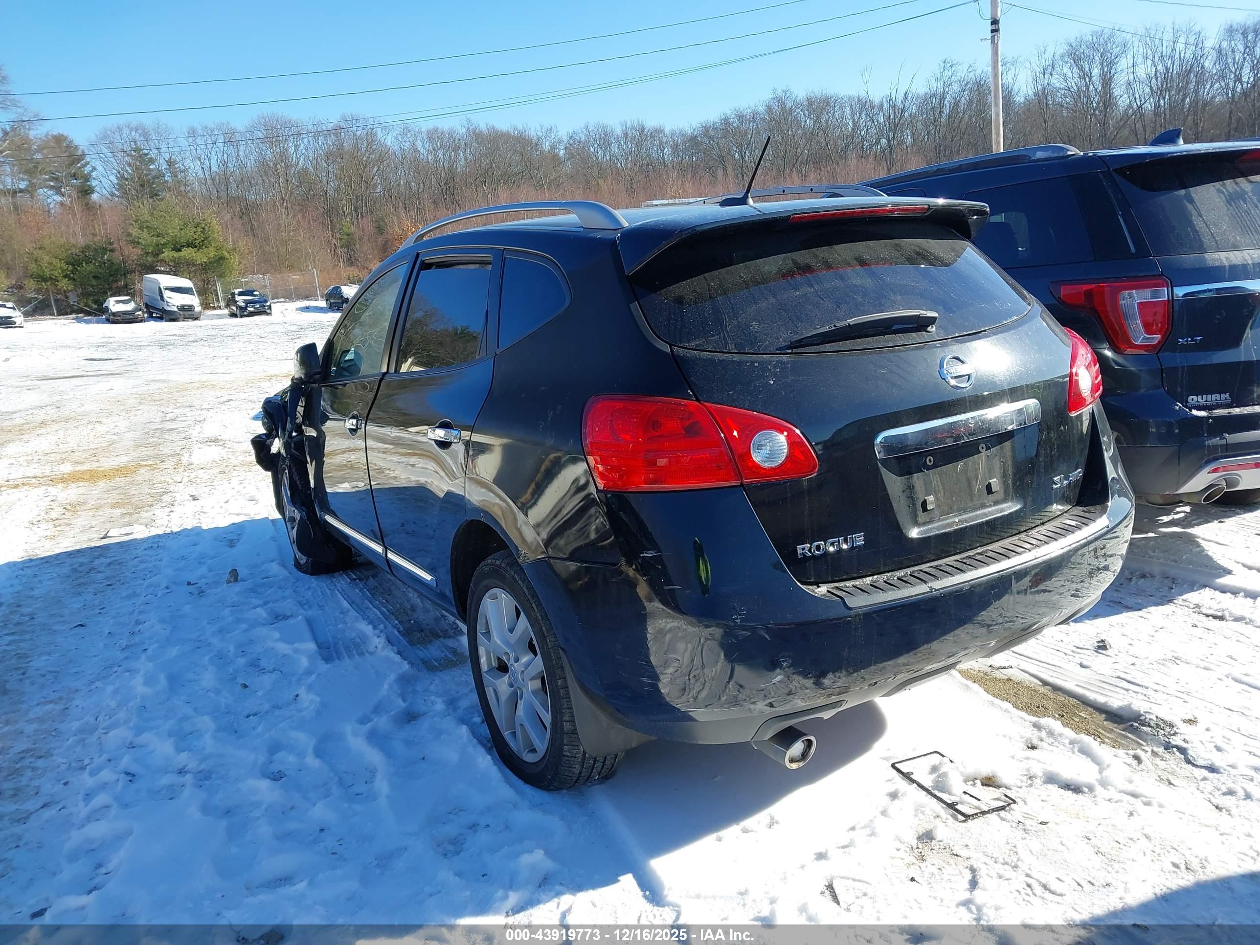 NISSAN ROGUE image 3