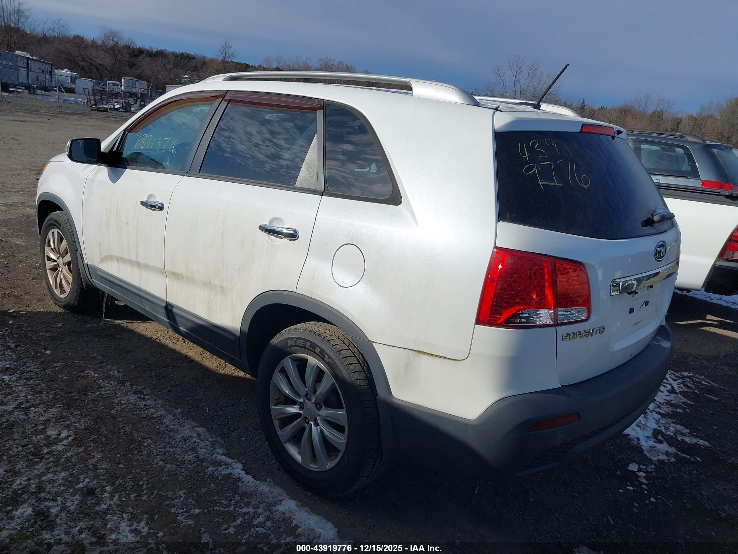 KIA SORENTO image 3
