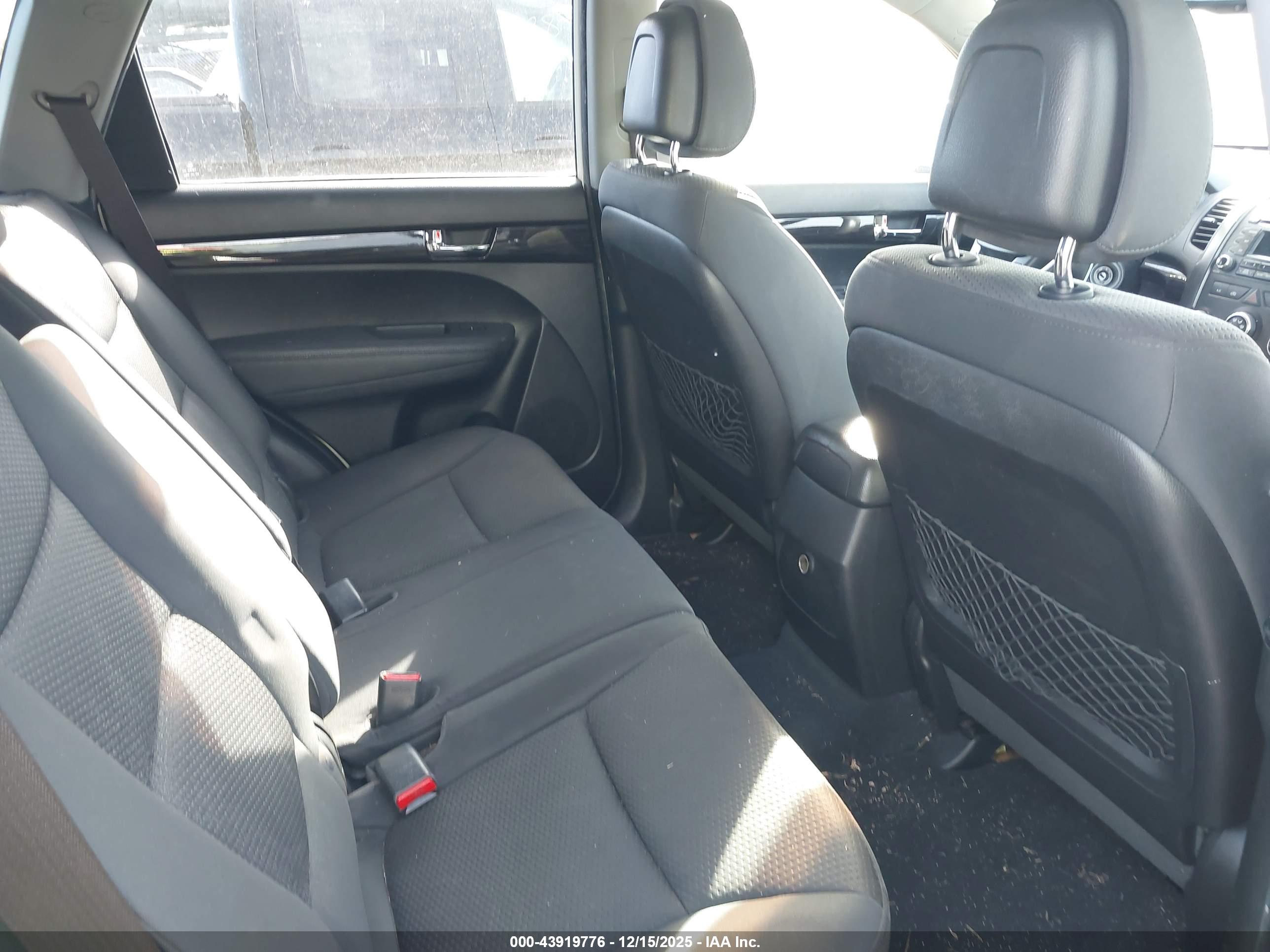 KIA SORENTO image 8