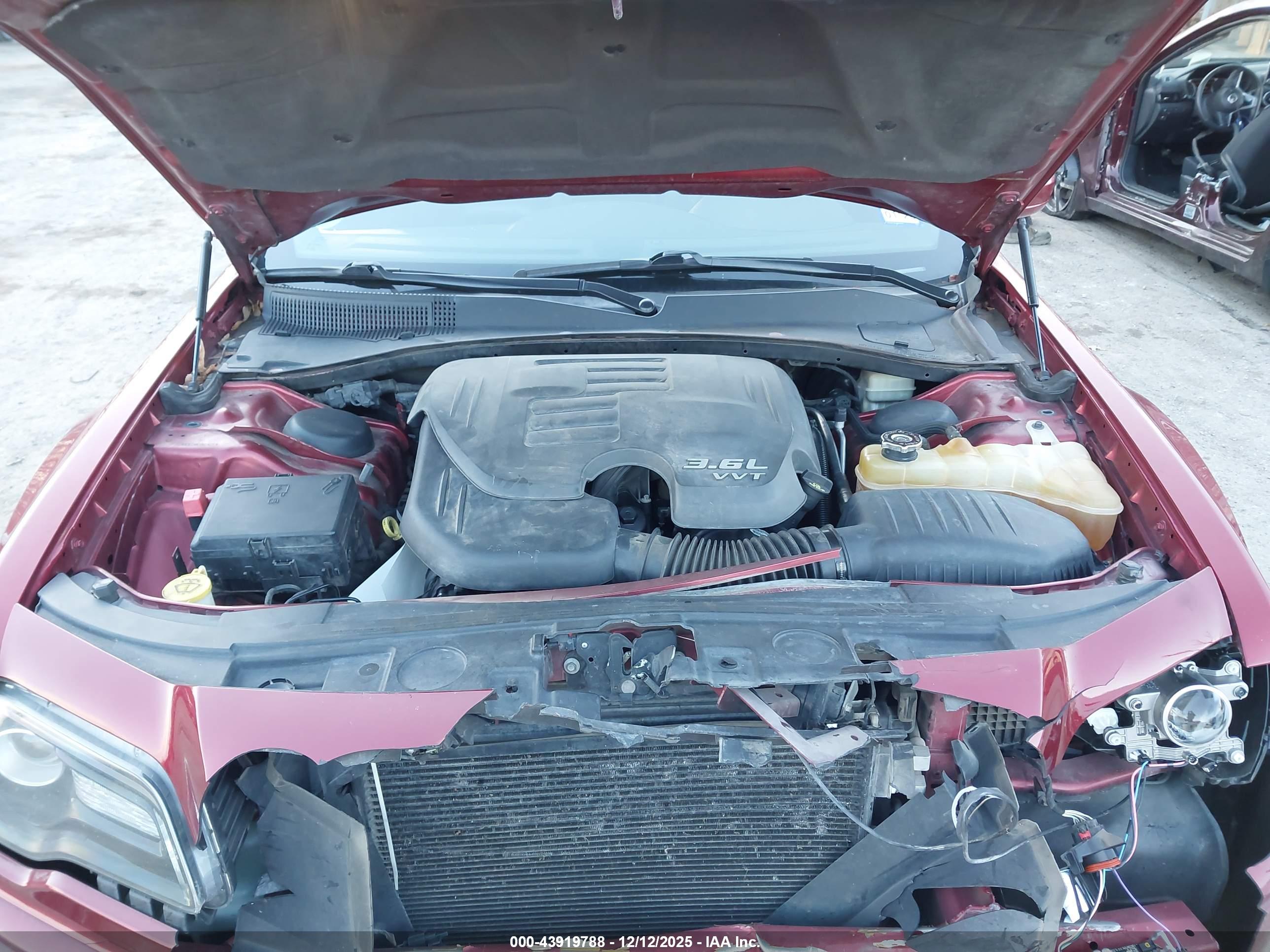 CHRYSLER 300 image 10