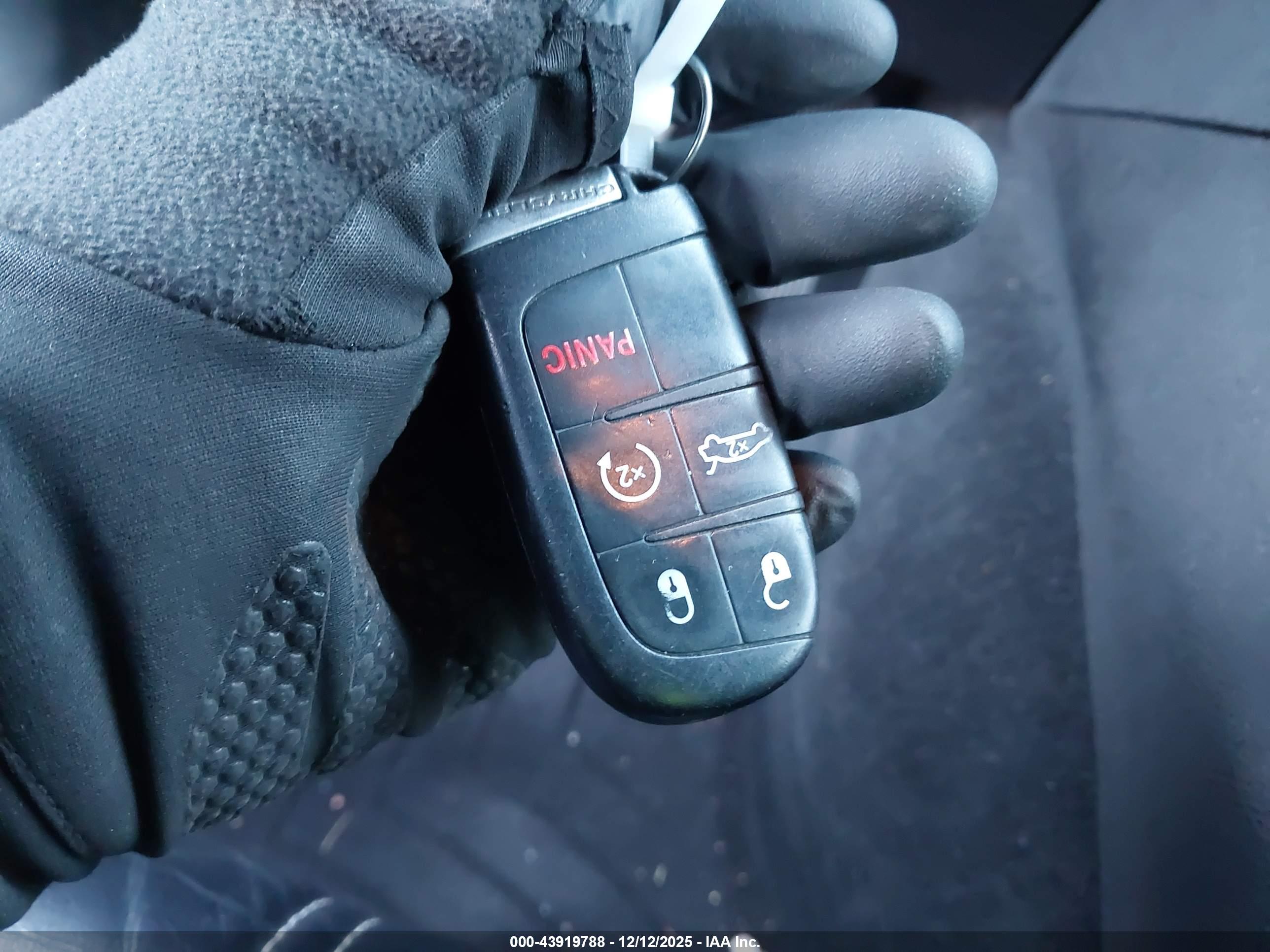 CHRYSLER 300 image 11