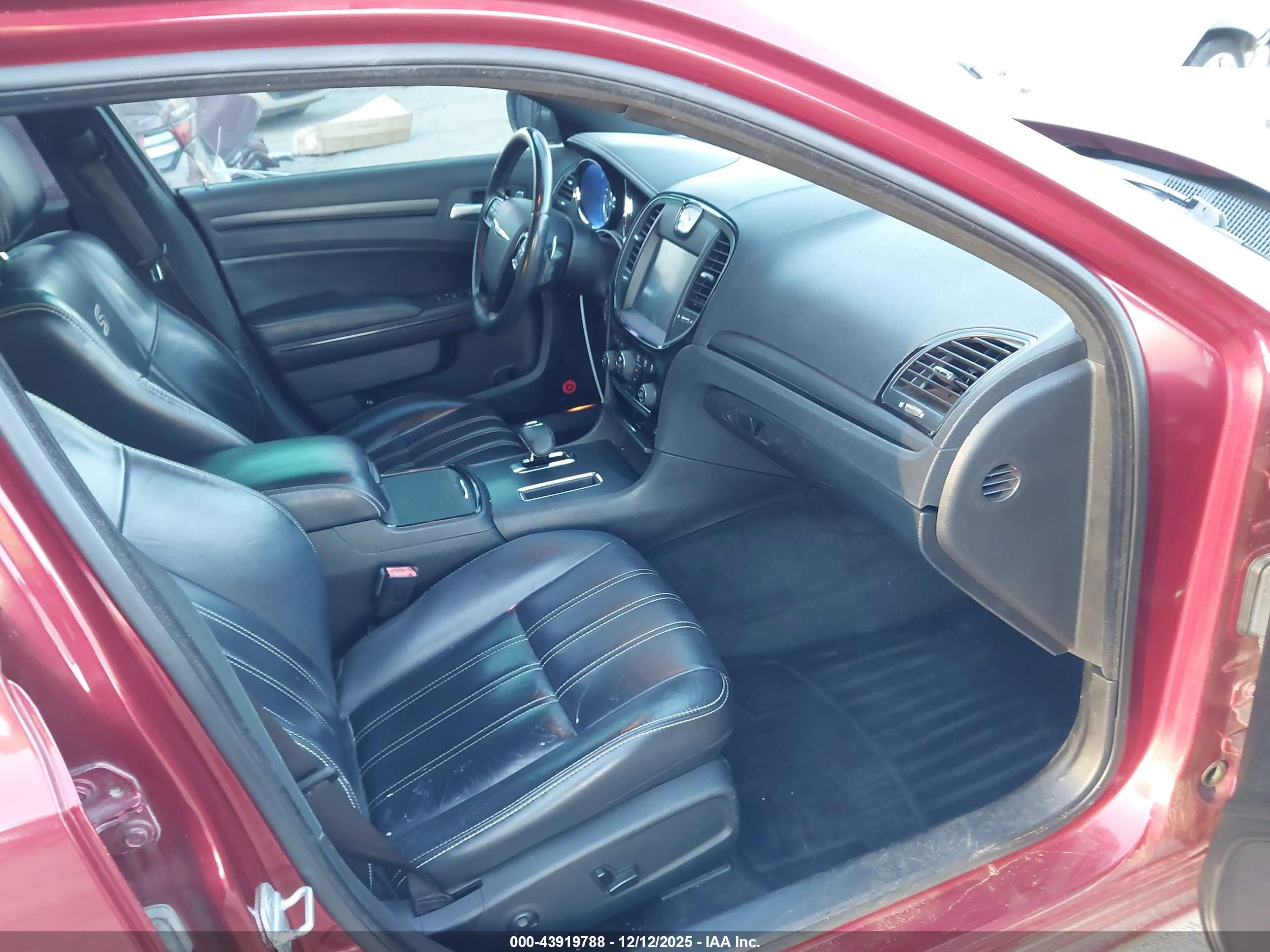 CHRYSLER 300 image 5