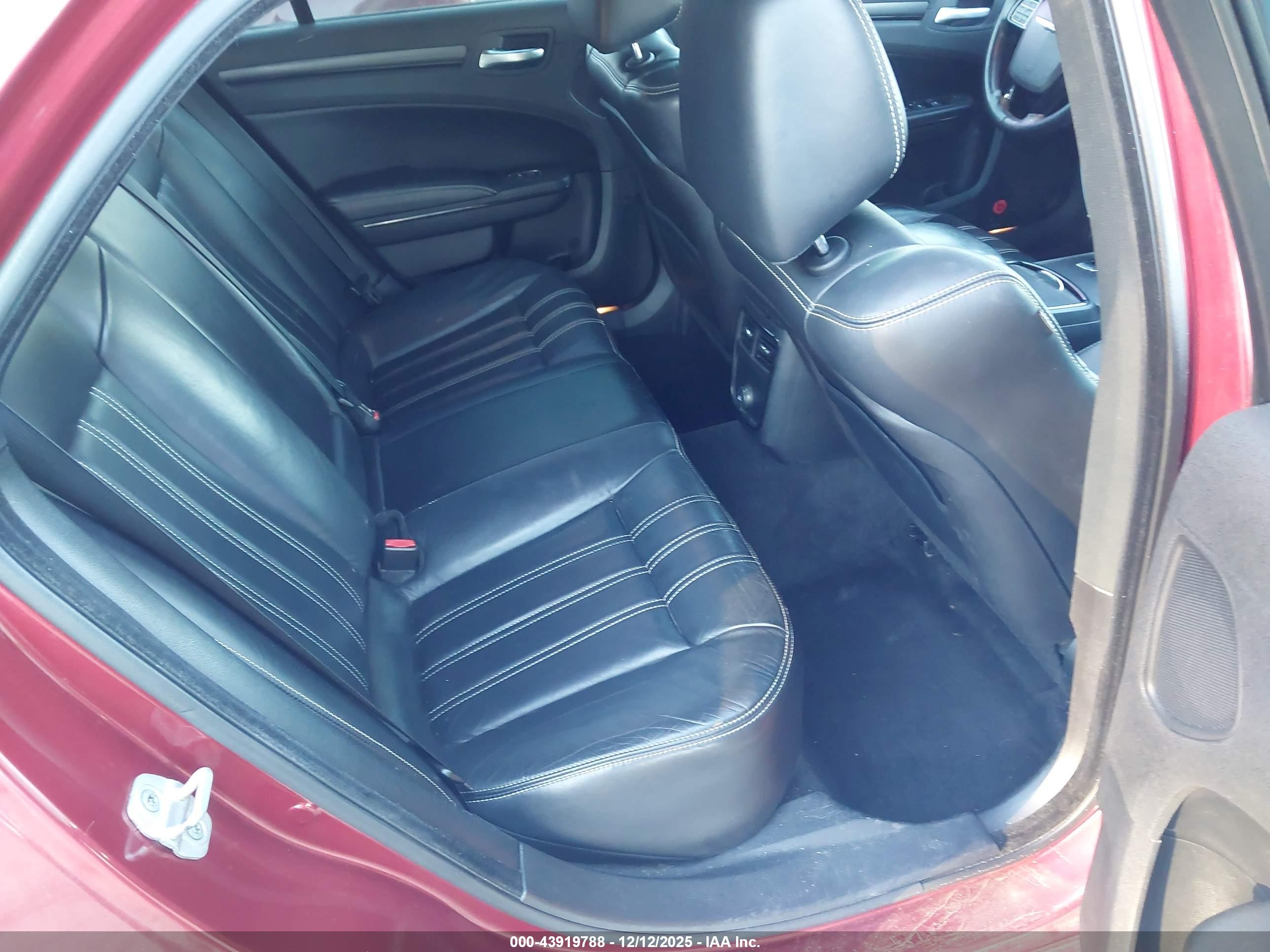 CHRYSLER 300 image 8