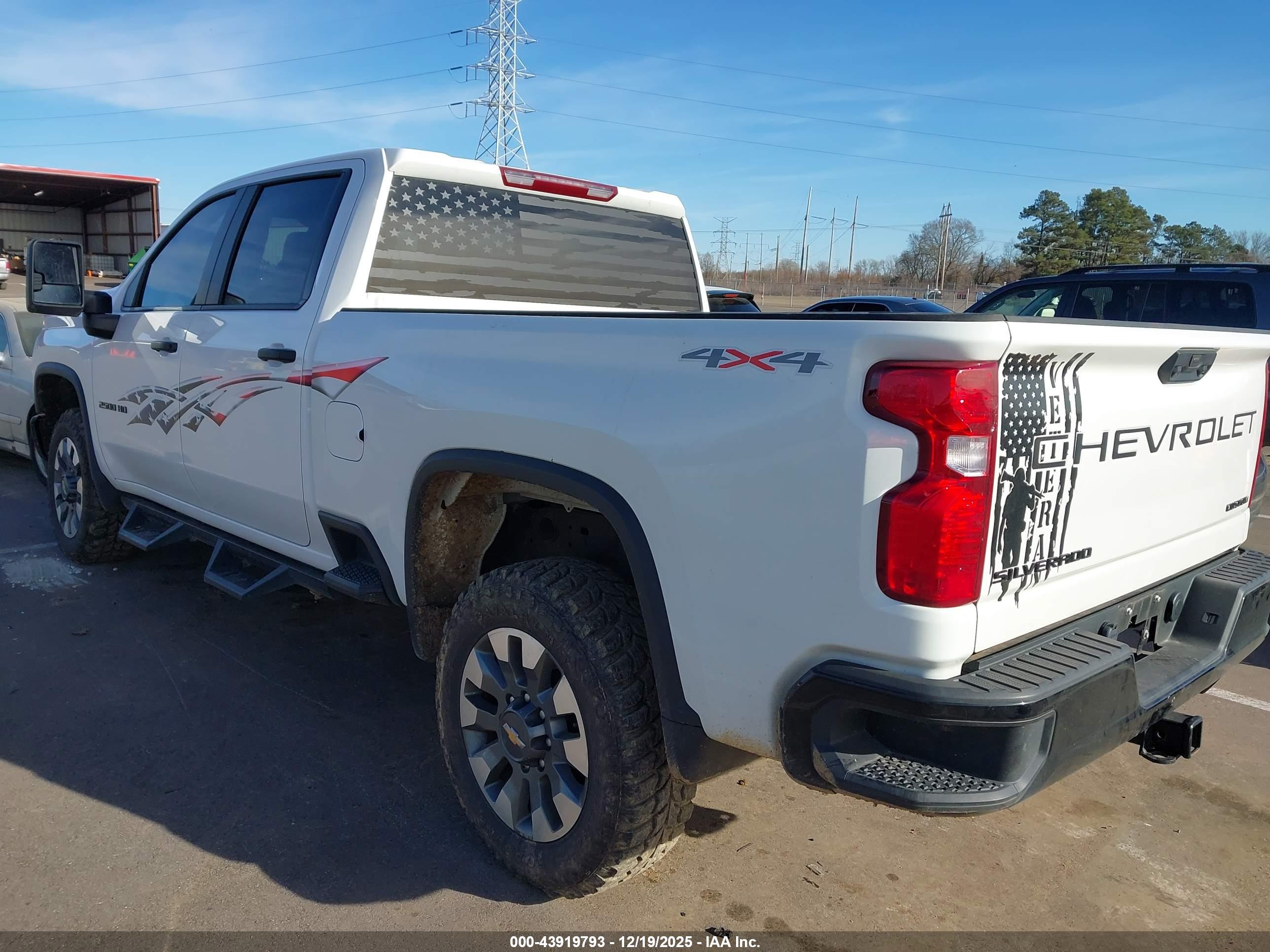CHEVROLET SILVERADO image 3