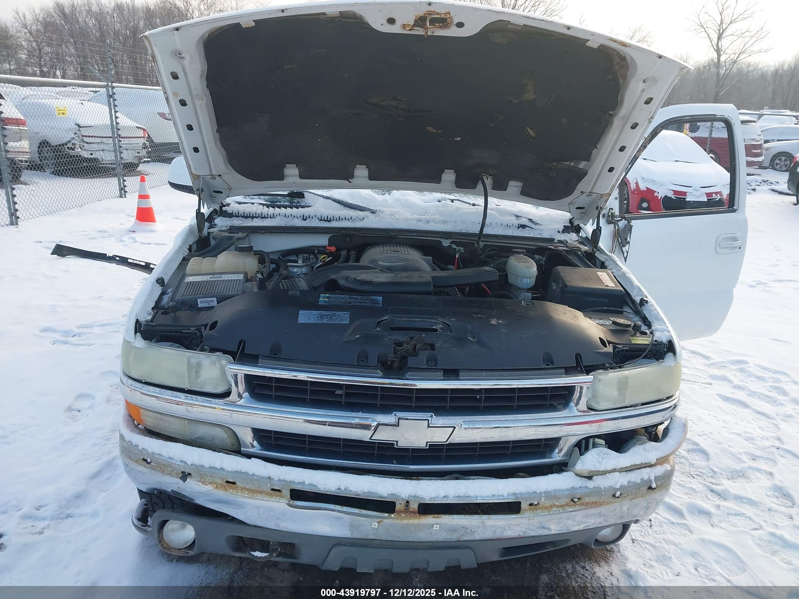CHEVROLET TAHOE image 10