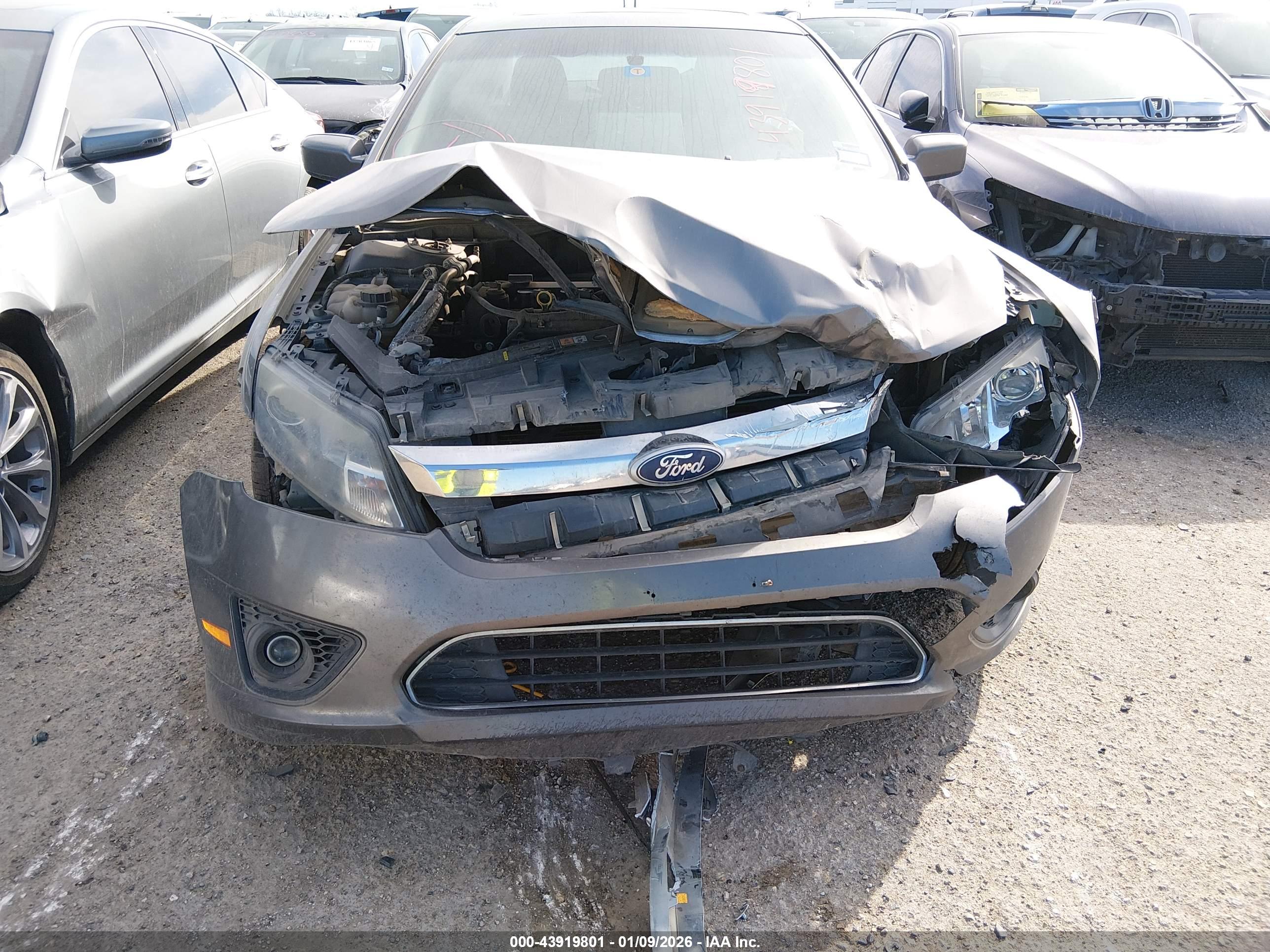 FORD FUSION image 6