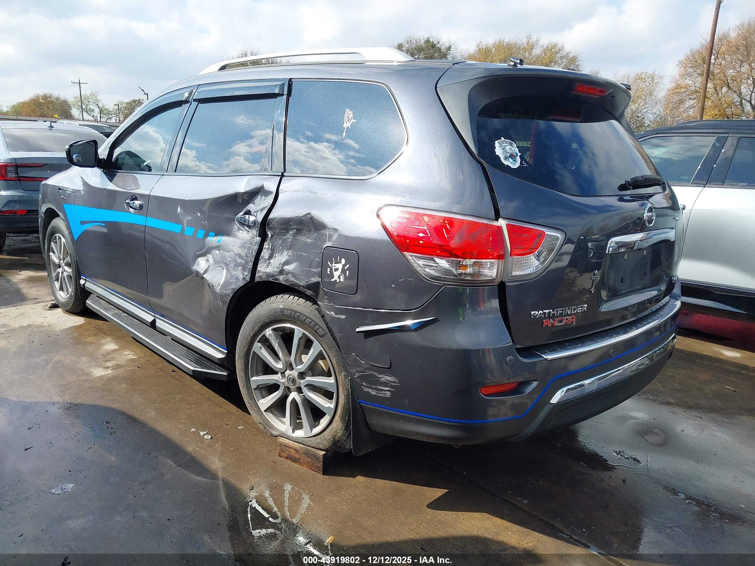 NISSAN PATHFINDER image 3
