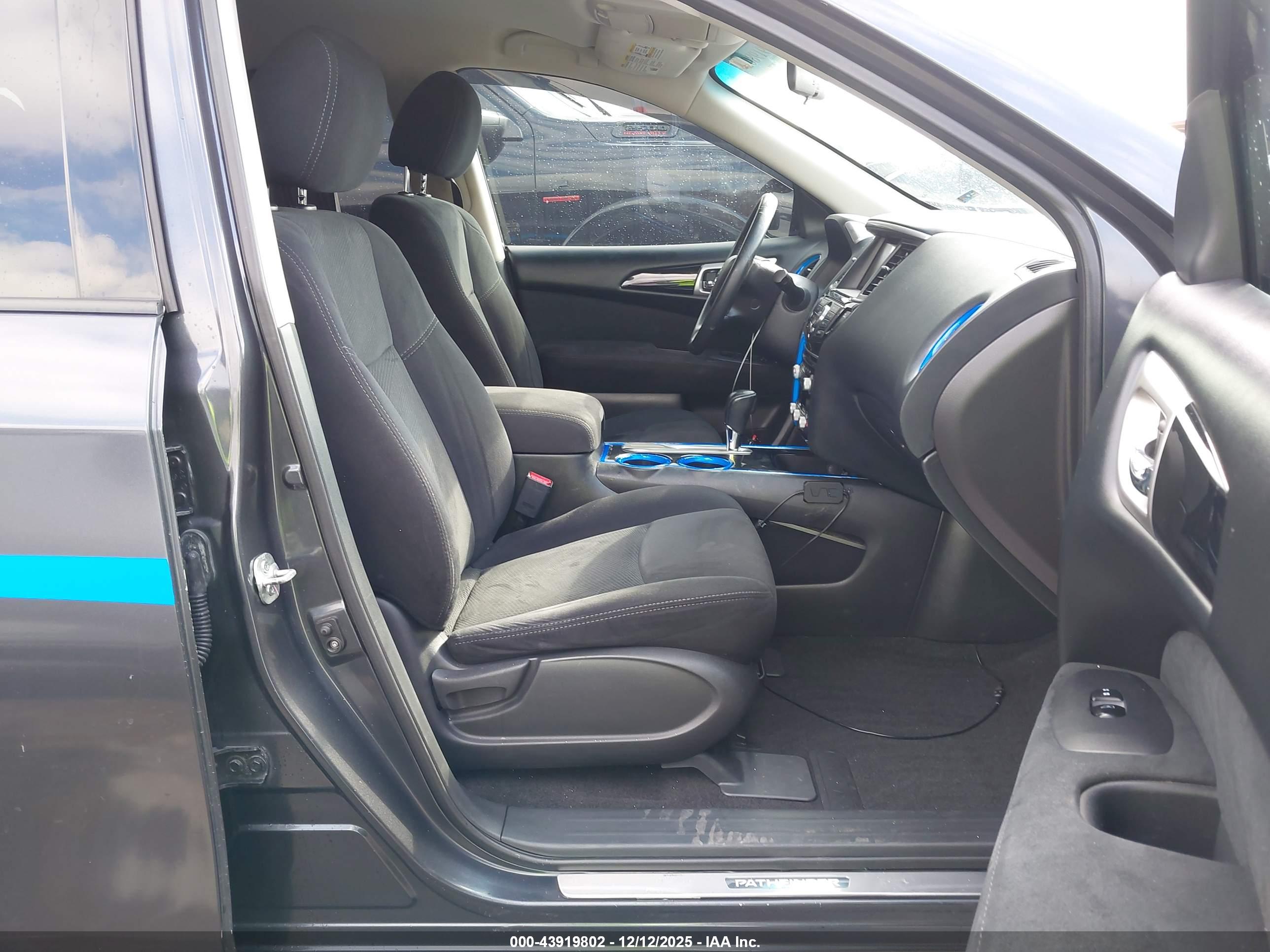 NISSAN PATHFINDER image 5