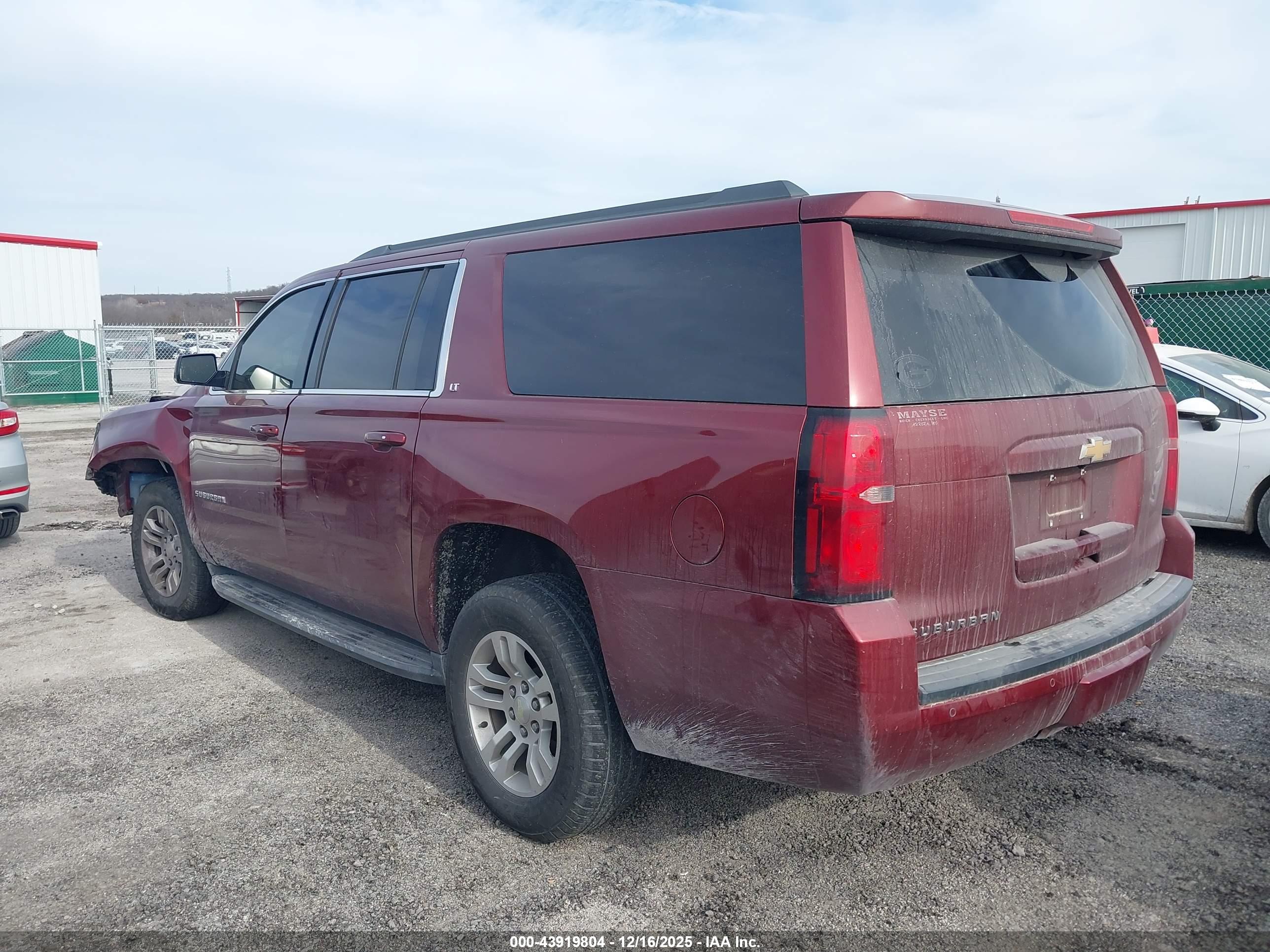 CHEVROLET SUBURBAN image 3