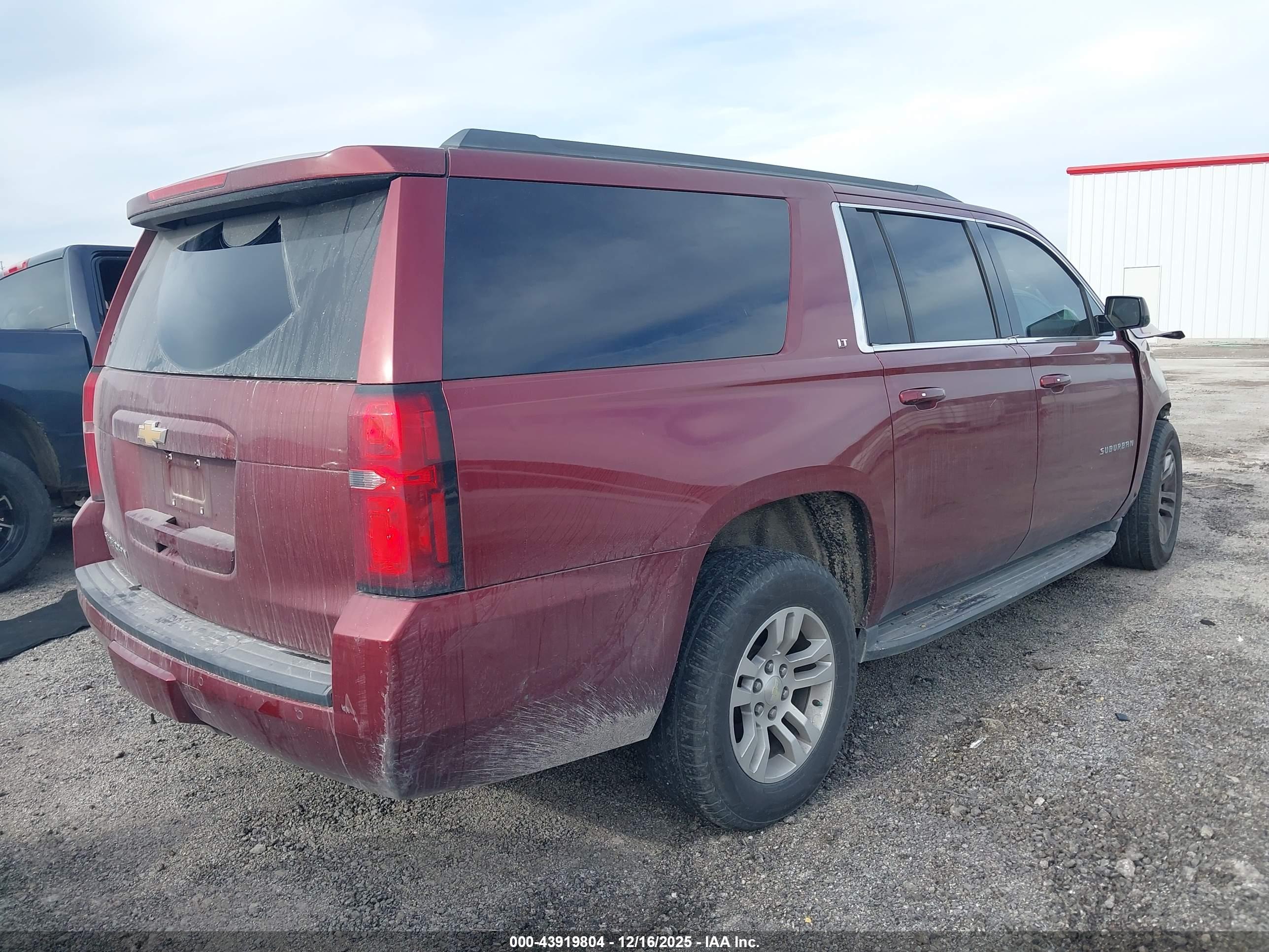 CHEVROLET SUBURBAN image 4