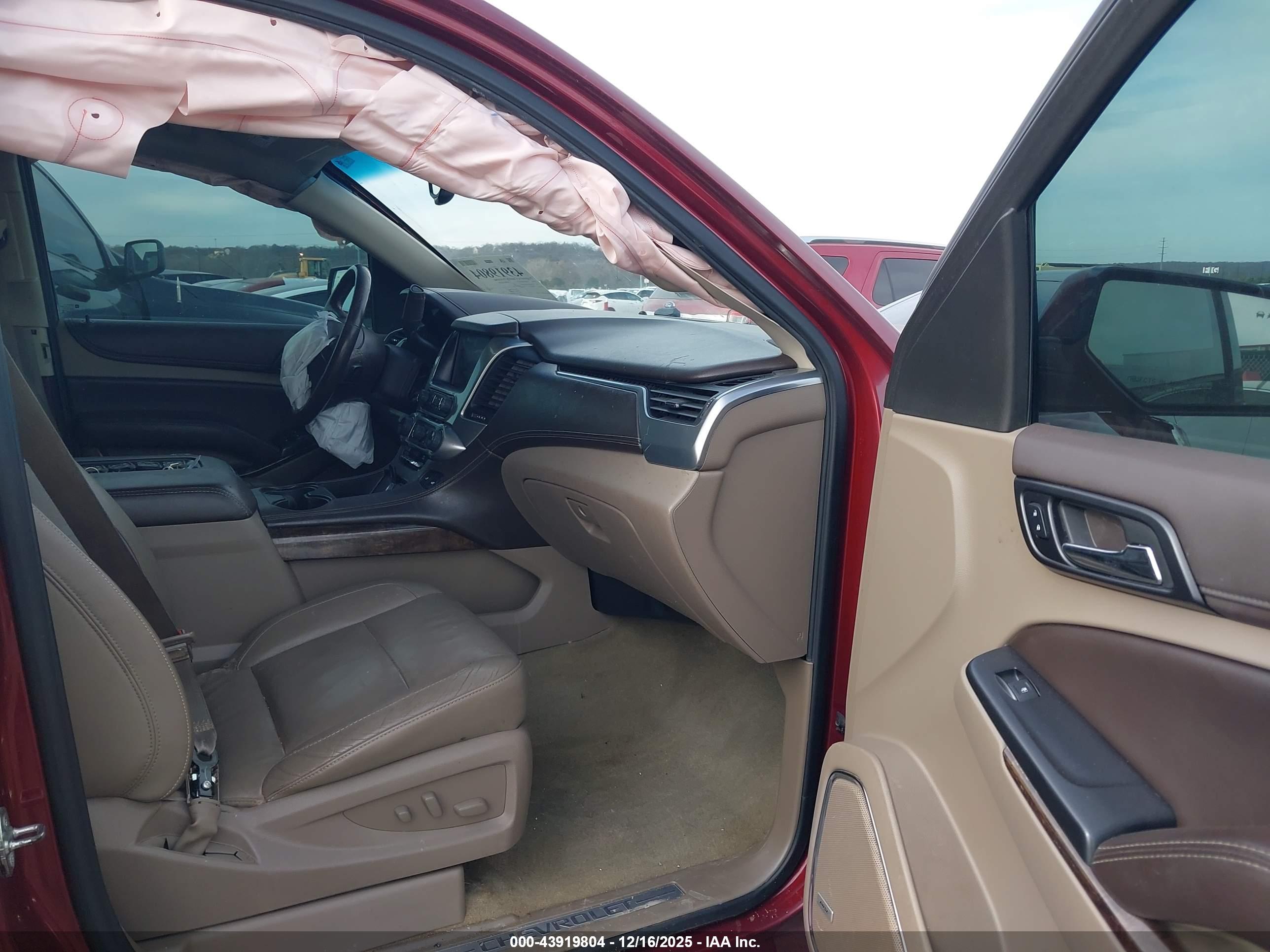 CHEVROLET SUBURBAN image 5