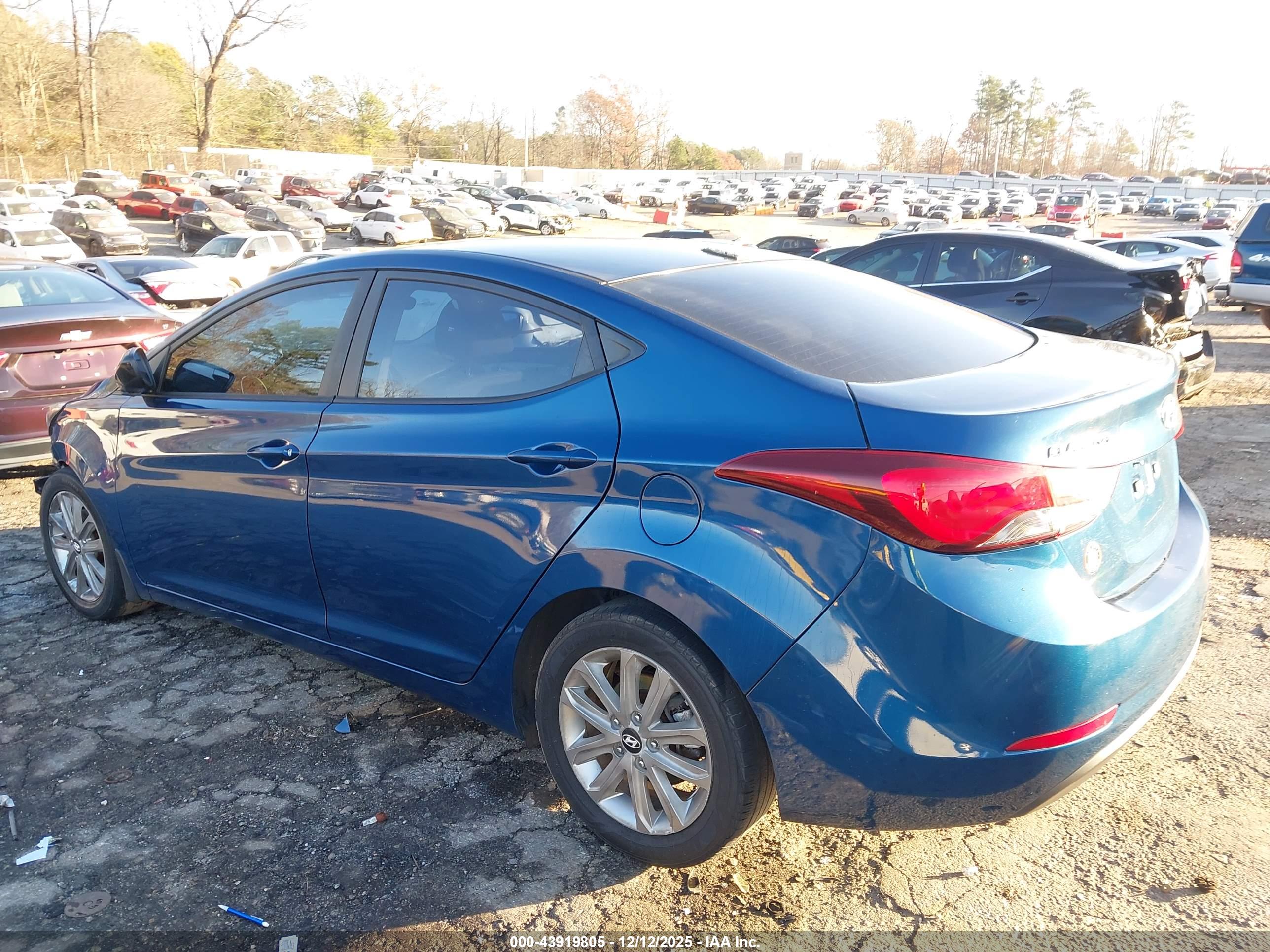 HYUNDAI ELANTRA image 3