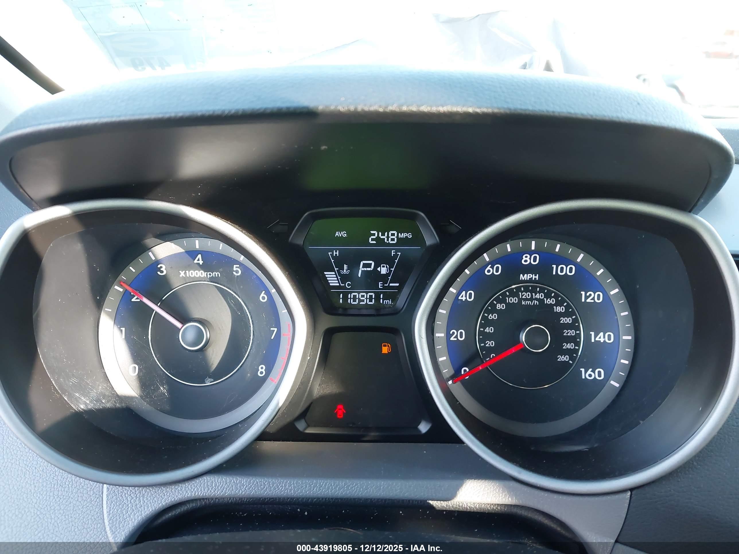 HYUNDAI ELANTRA image 7