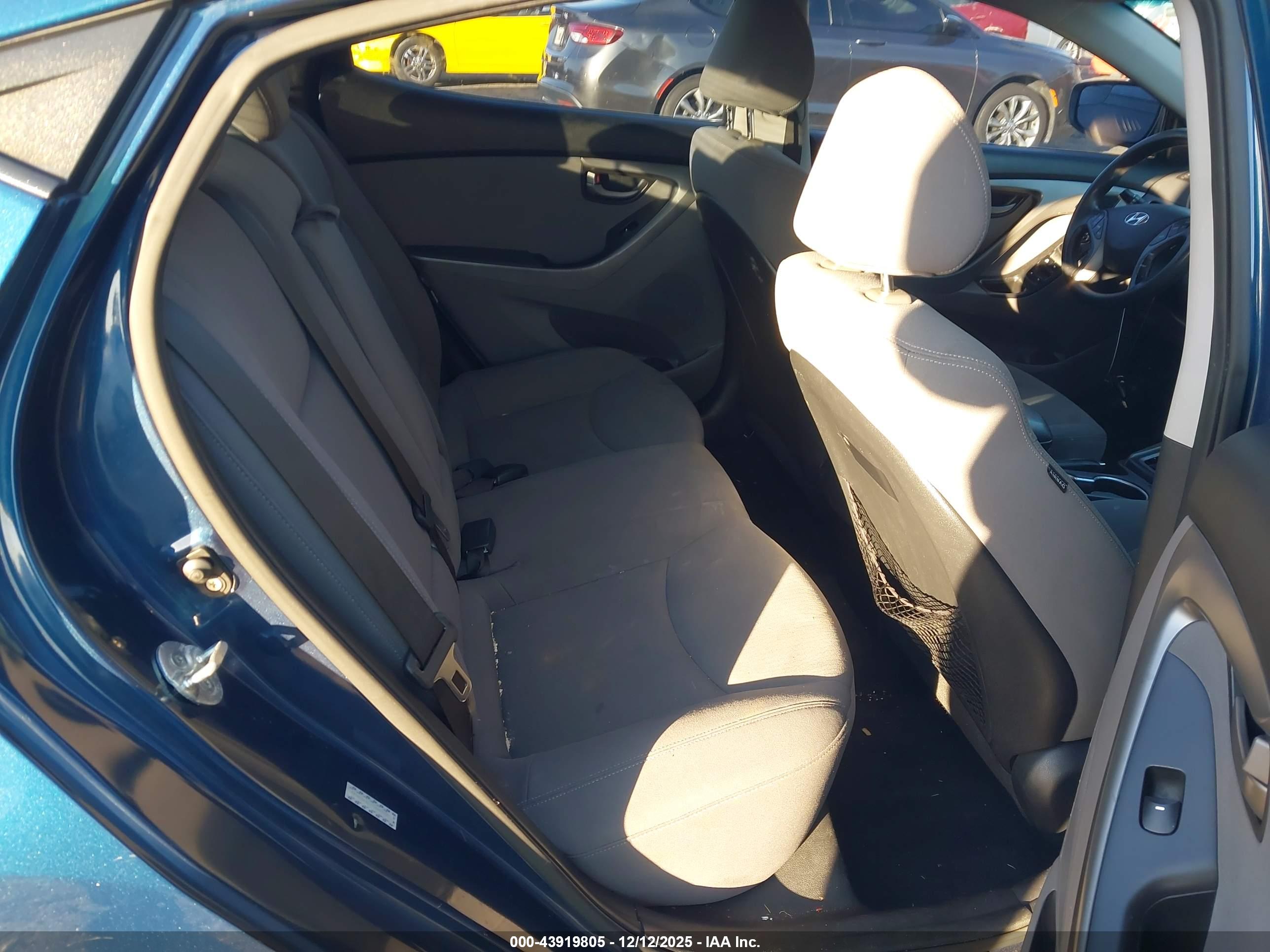 HYUNDAI ELANTRA image 8