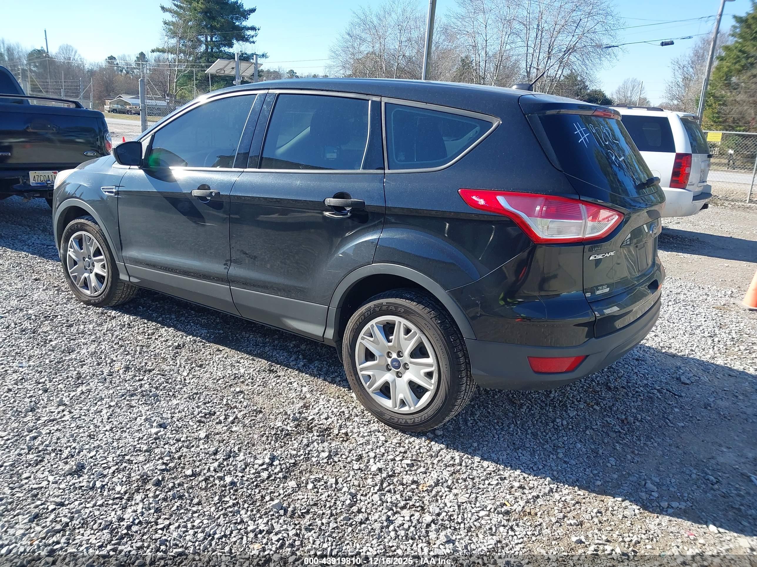 FORD ESCAPE image 3