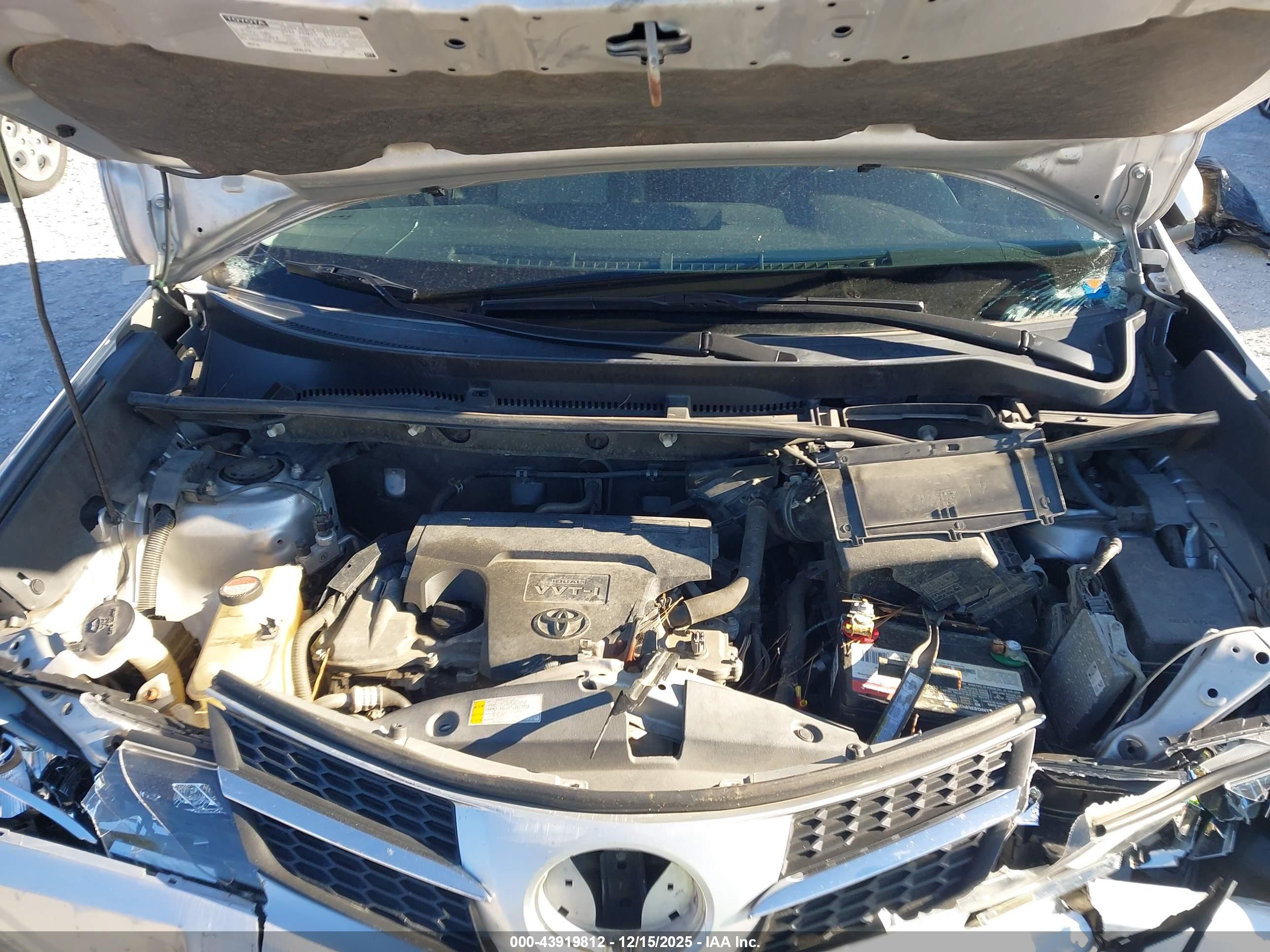 TOYOTA RAV4 image 10