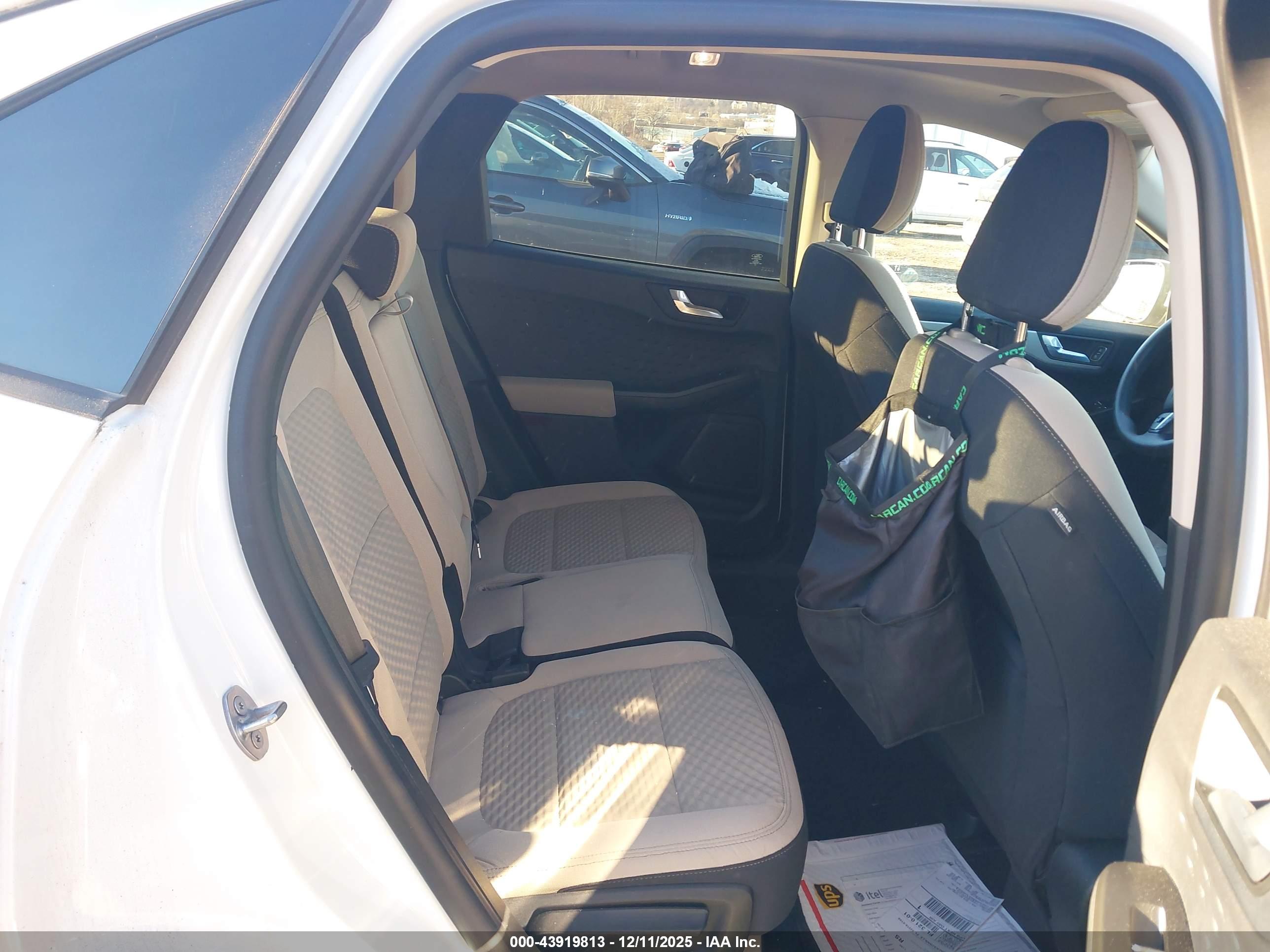 FORD ESCAPE image 8