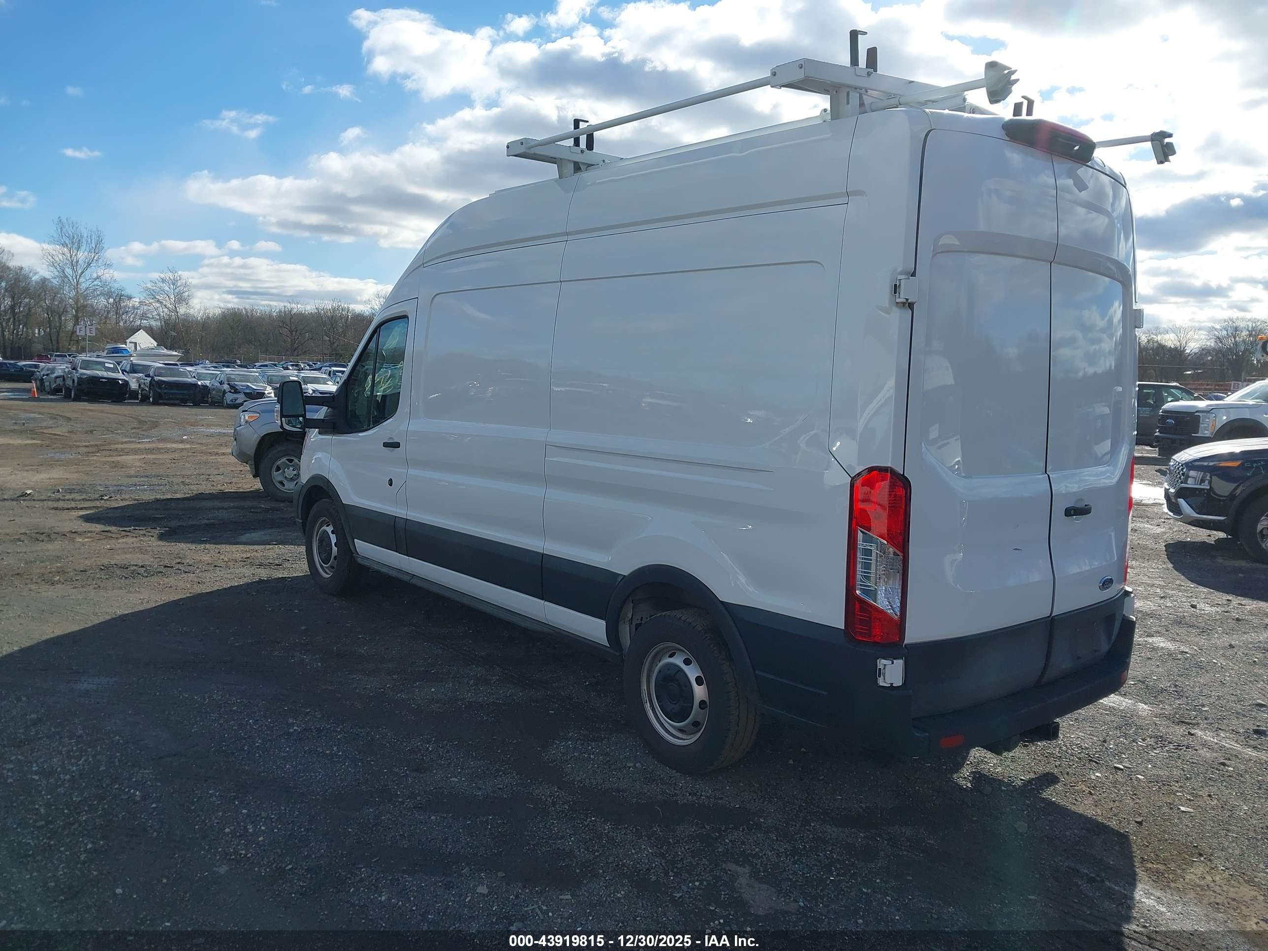 FORD TRANSIT-250 image 3