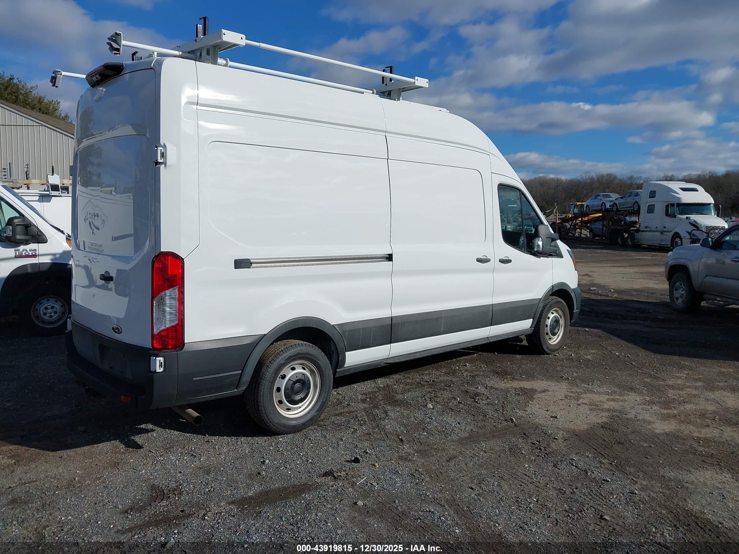 FORD TRANSIT-250 image 4