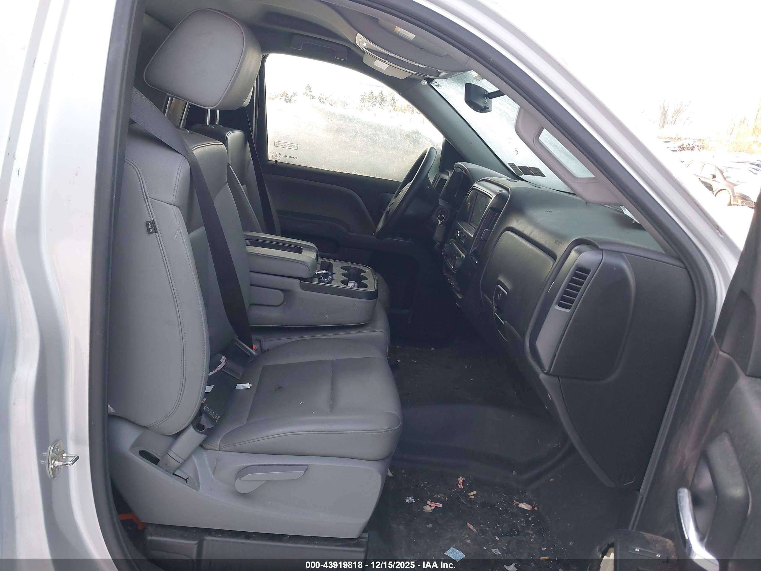 CHEVROLET SILVERADO image 5