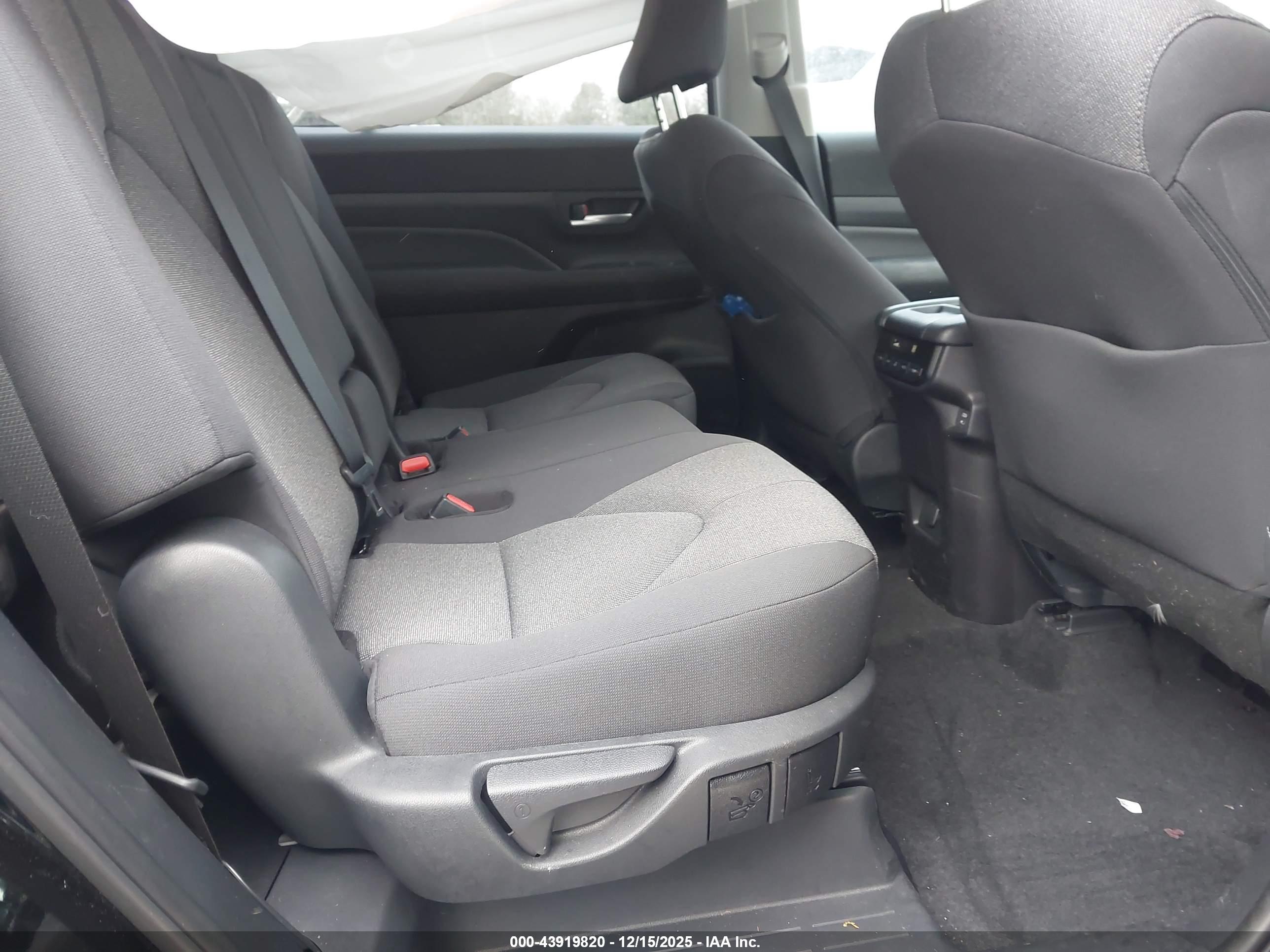 TOYOTA GRAND image 8