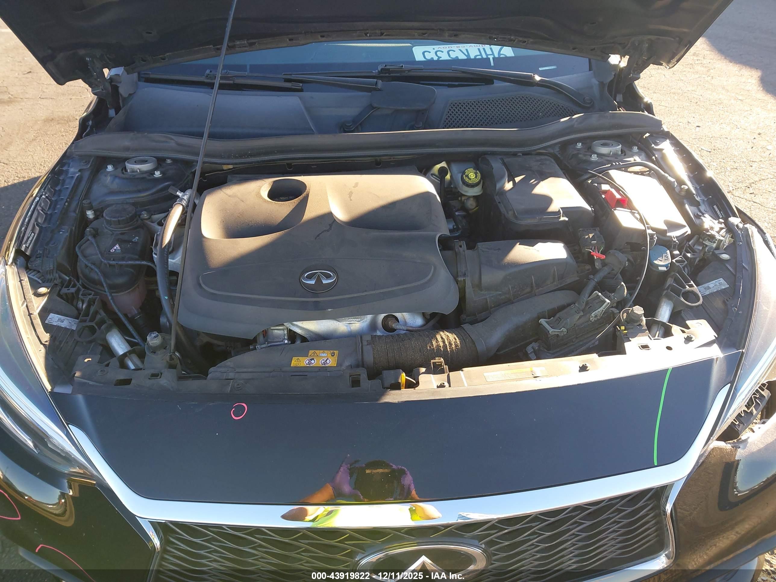 INFINITI QX30 image 10