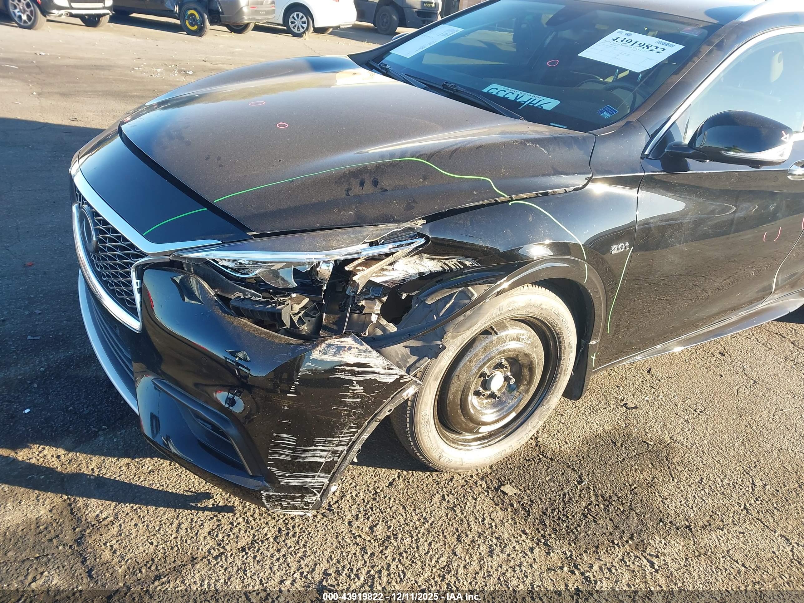 INFINITI QX30 image 6