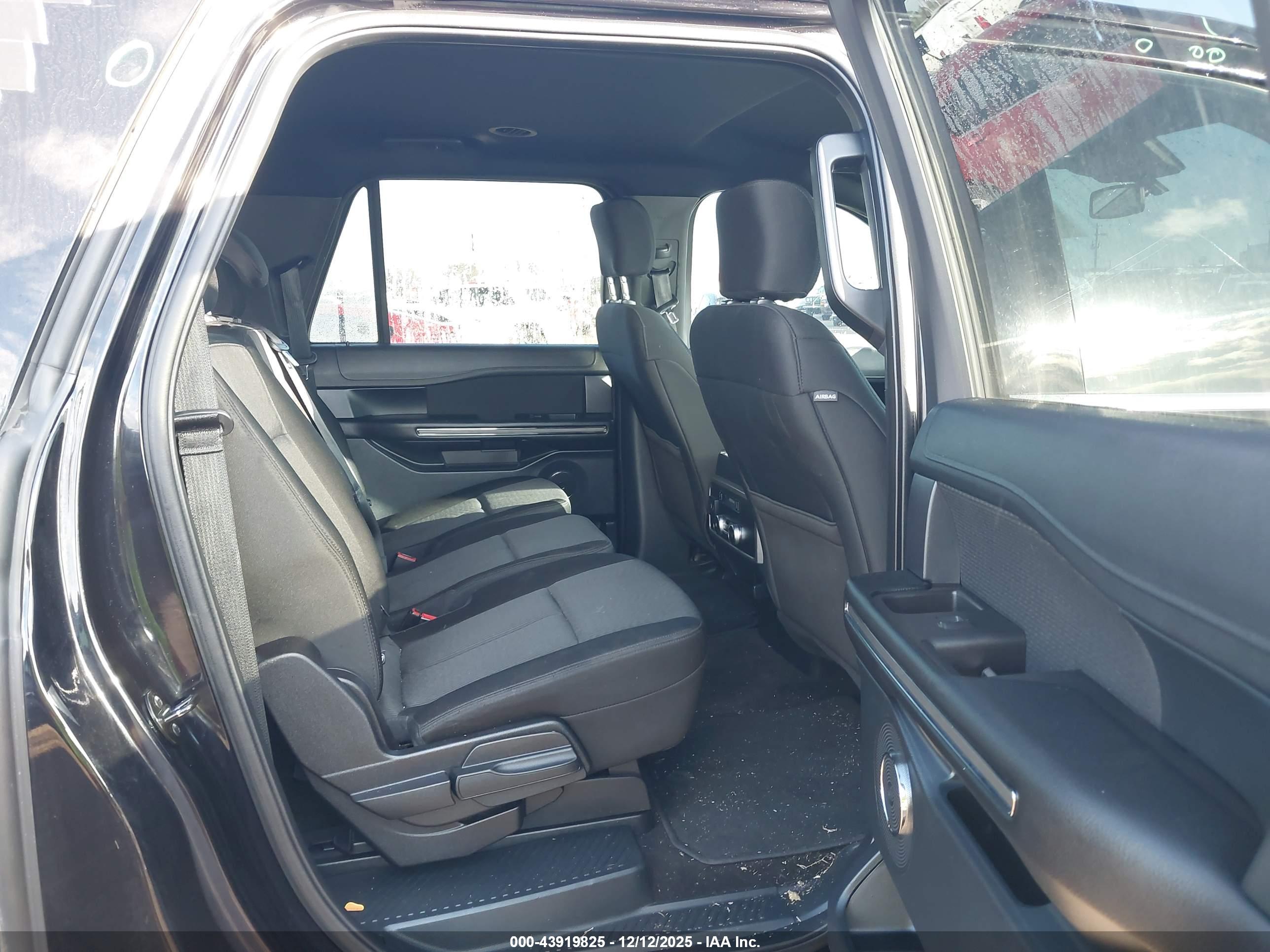 FORD EXPEDITION image 8
