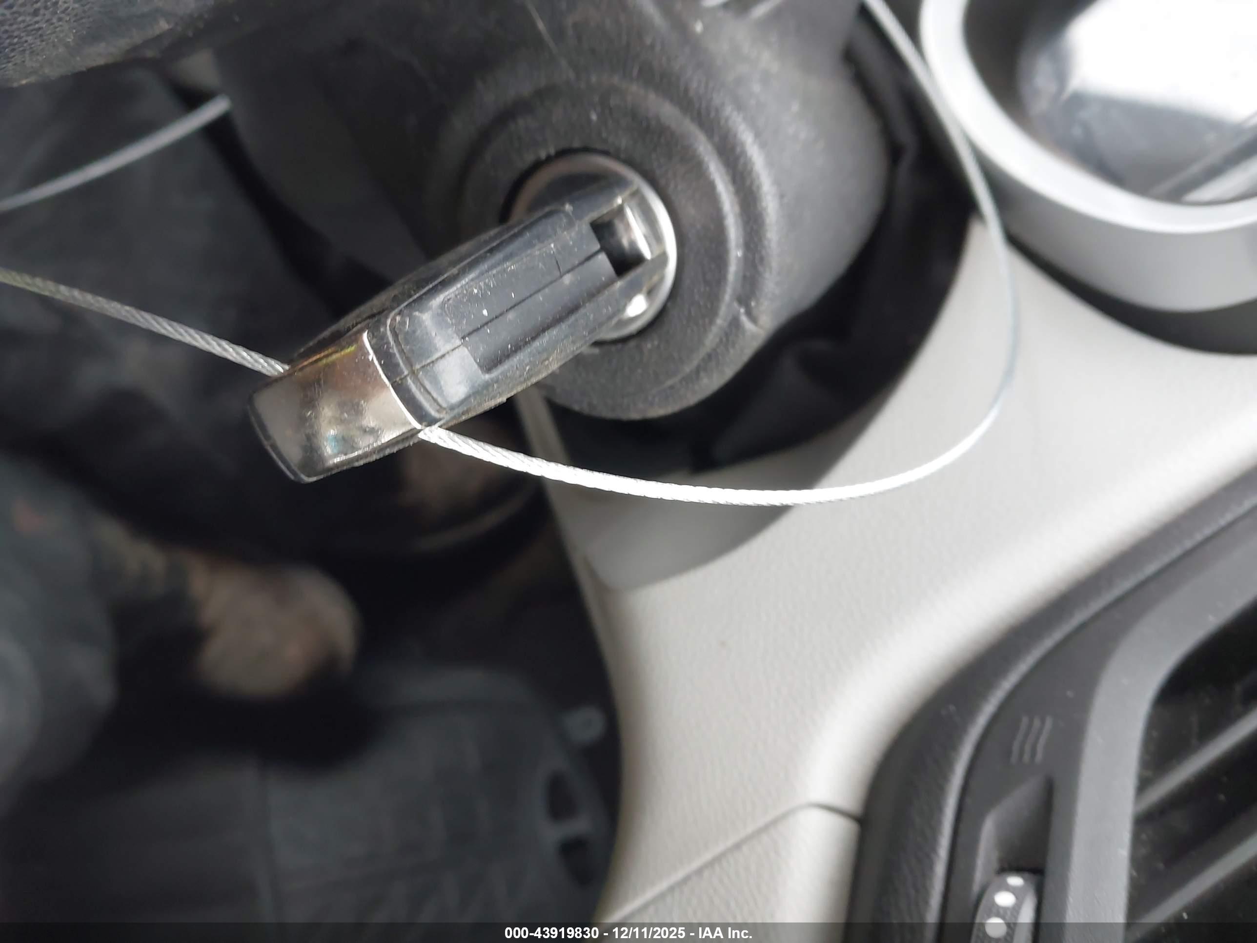 CHEVROLET EQUINOX image 11