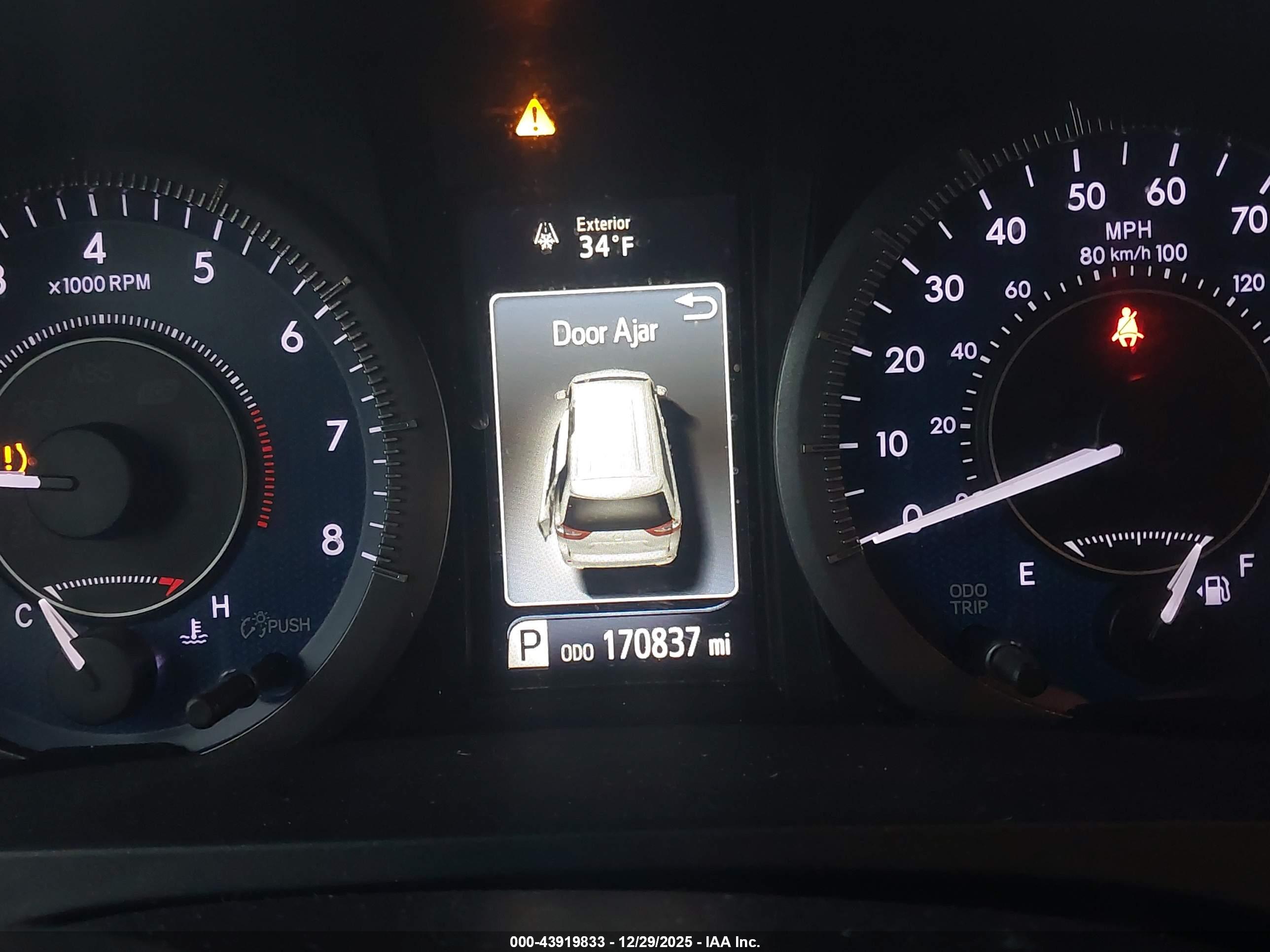 TOYOTA SIENNA image 7